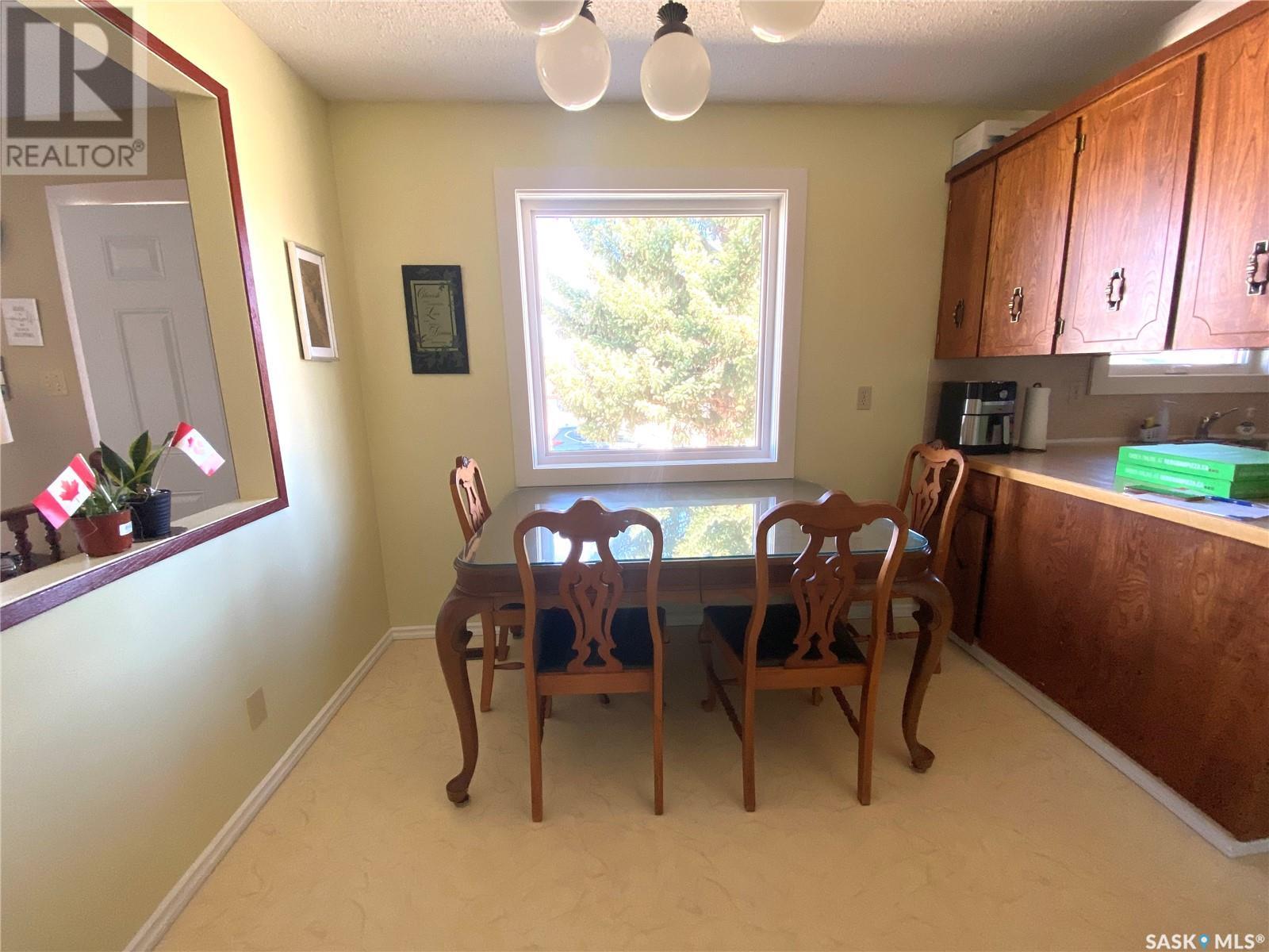 Photo 13 of 362 Powell Crescent, Swift Current SK