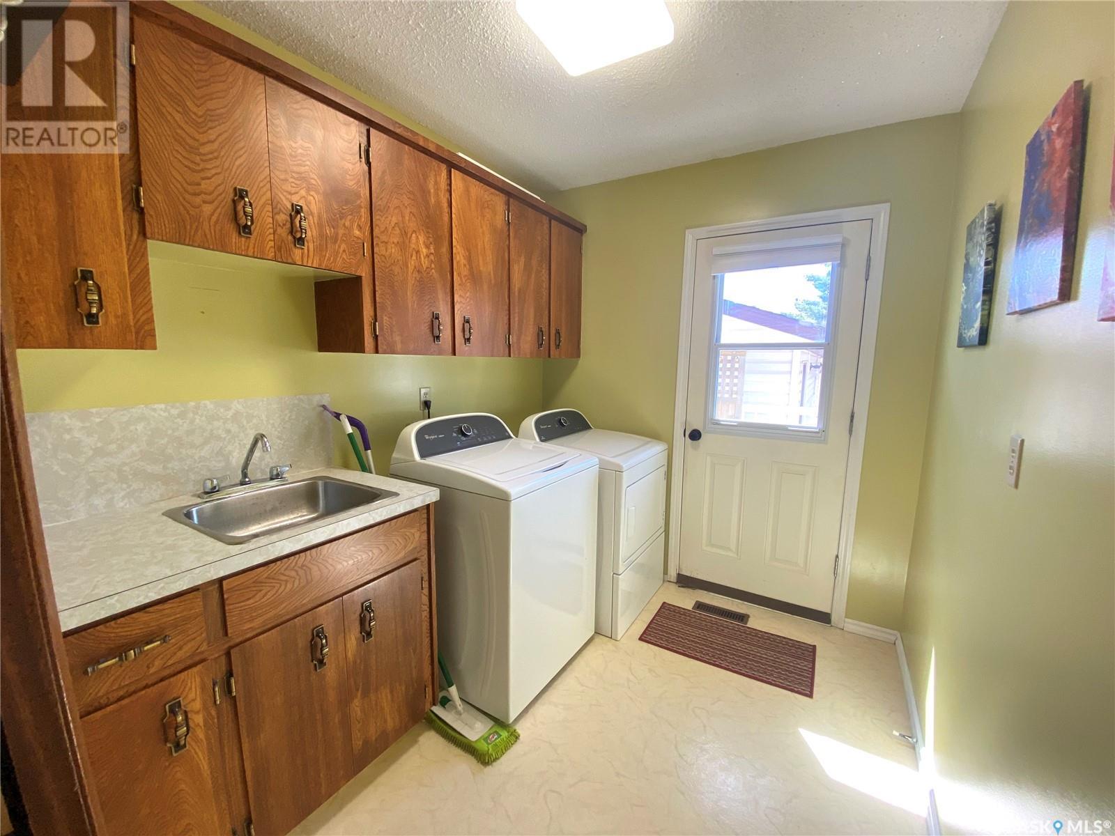 Photo 14 of 362 Powell Crescent, Swift Current SK