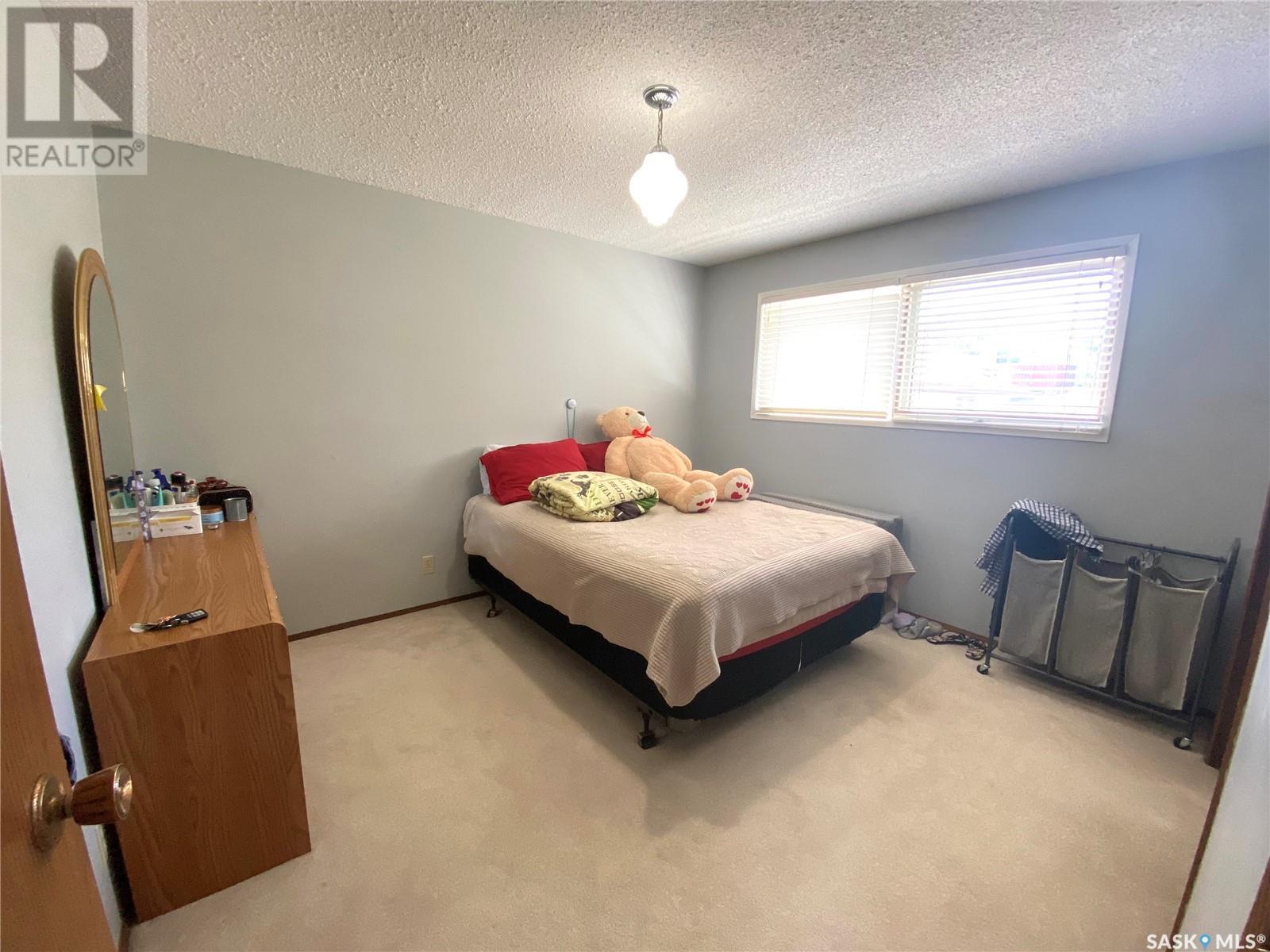 Photo 6 of 362 Powell Crescent, Swift Current SK