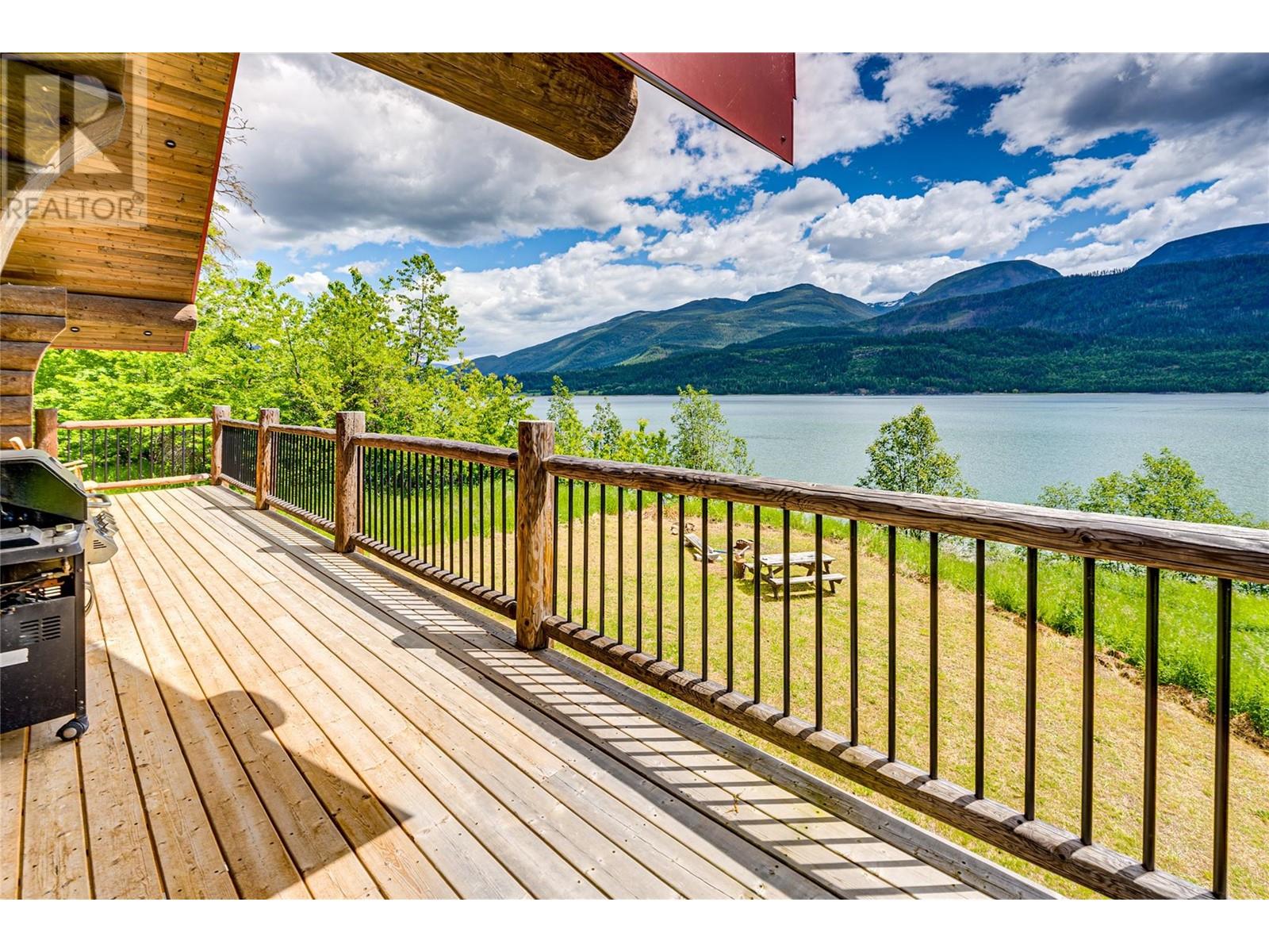 682 Lower Inonoaklin Road, Edgewood