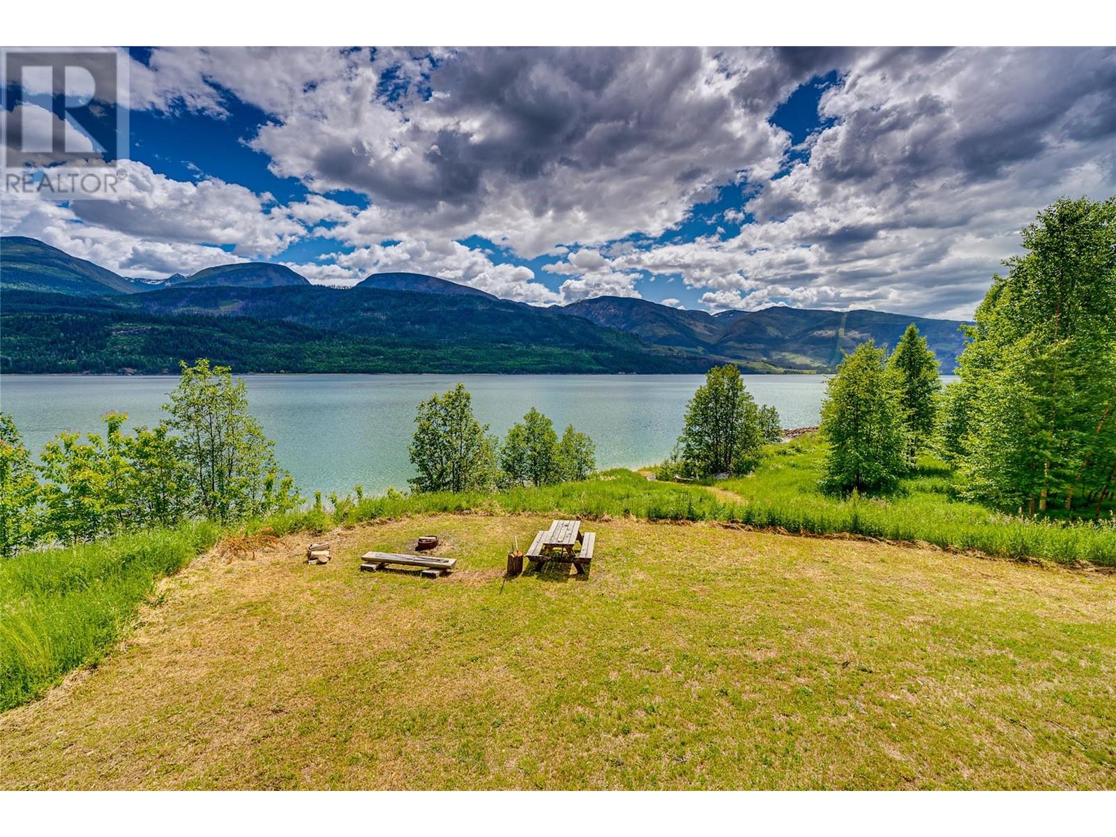 682 Lower Inonoaklin Road, Edgewood