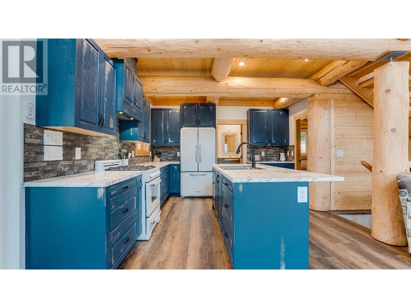682 Lower Inonoaklin Road, Edgewood