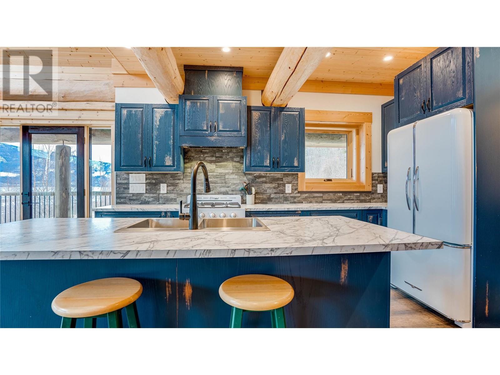 682 Lower Inonoaklin Road, Edgewood