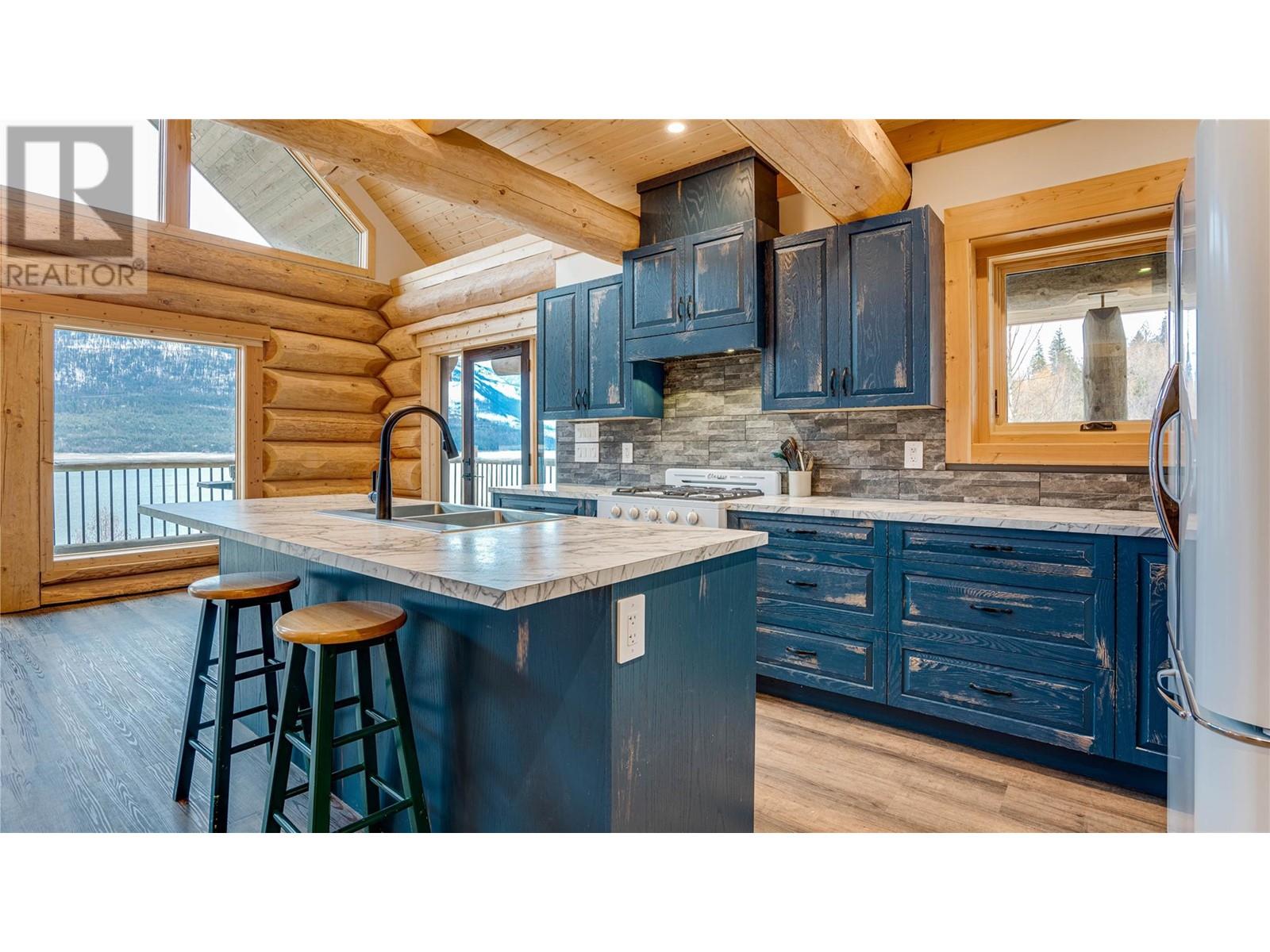 682 Lower Inonoaklin Road, Edgewood