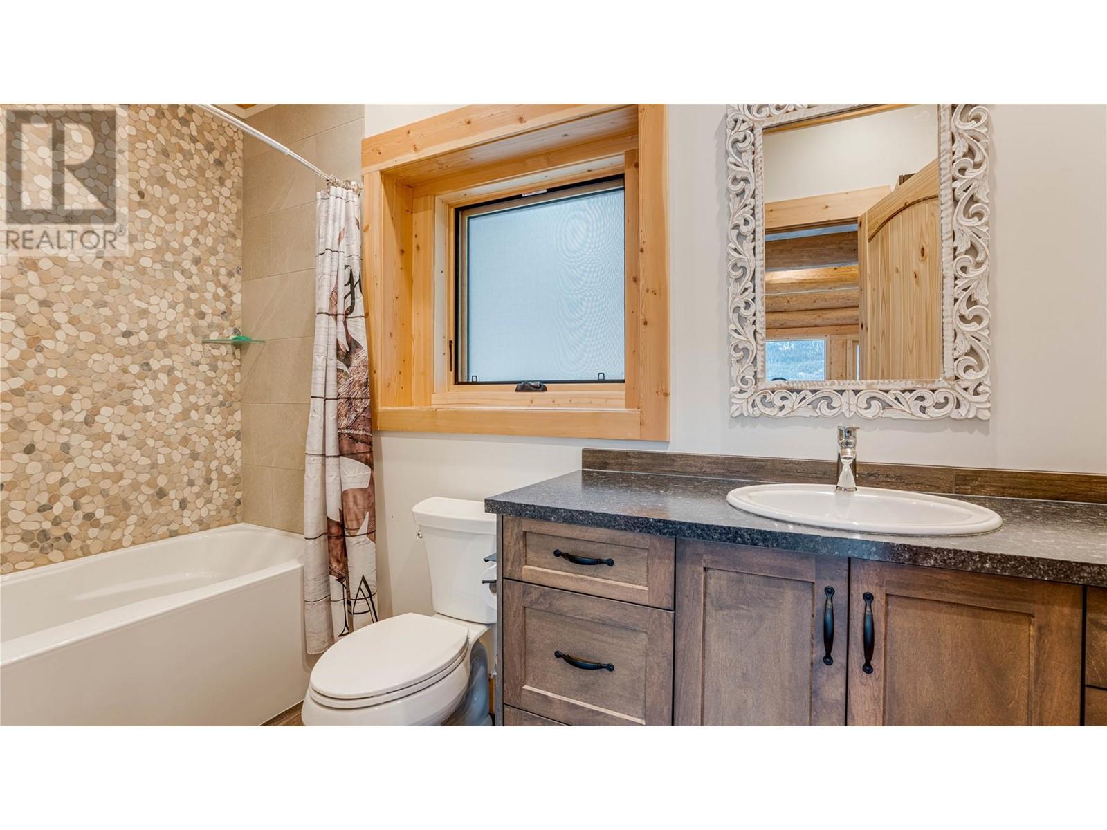 682 Lower Inonoaklin Road, Edgewood