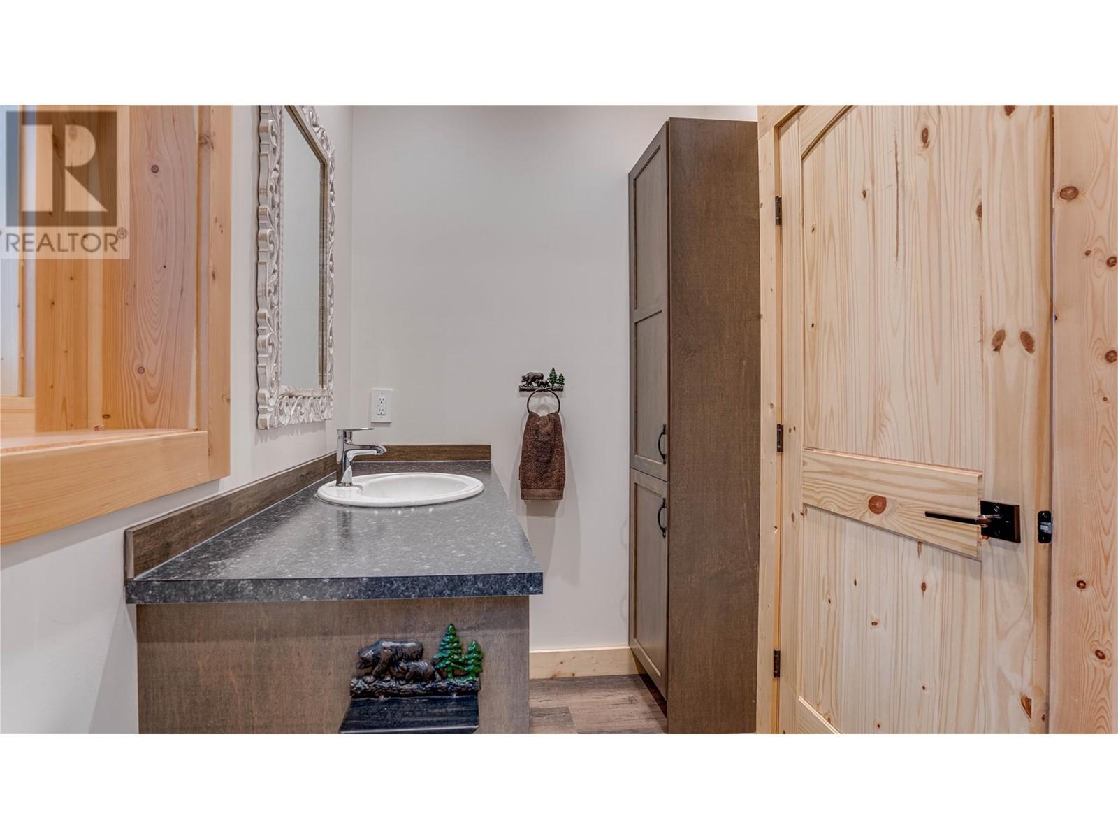 682 Lower Inonoaklin Road, Edgewood