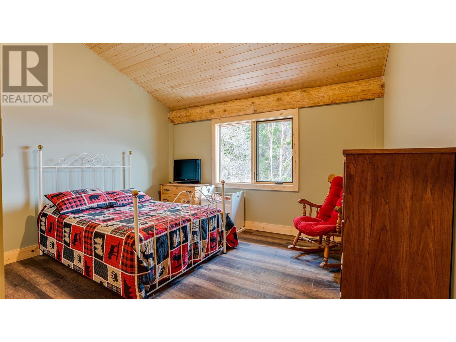682 Lower Inonoaklin Road, Edgewood