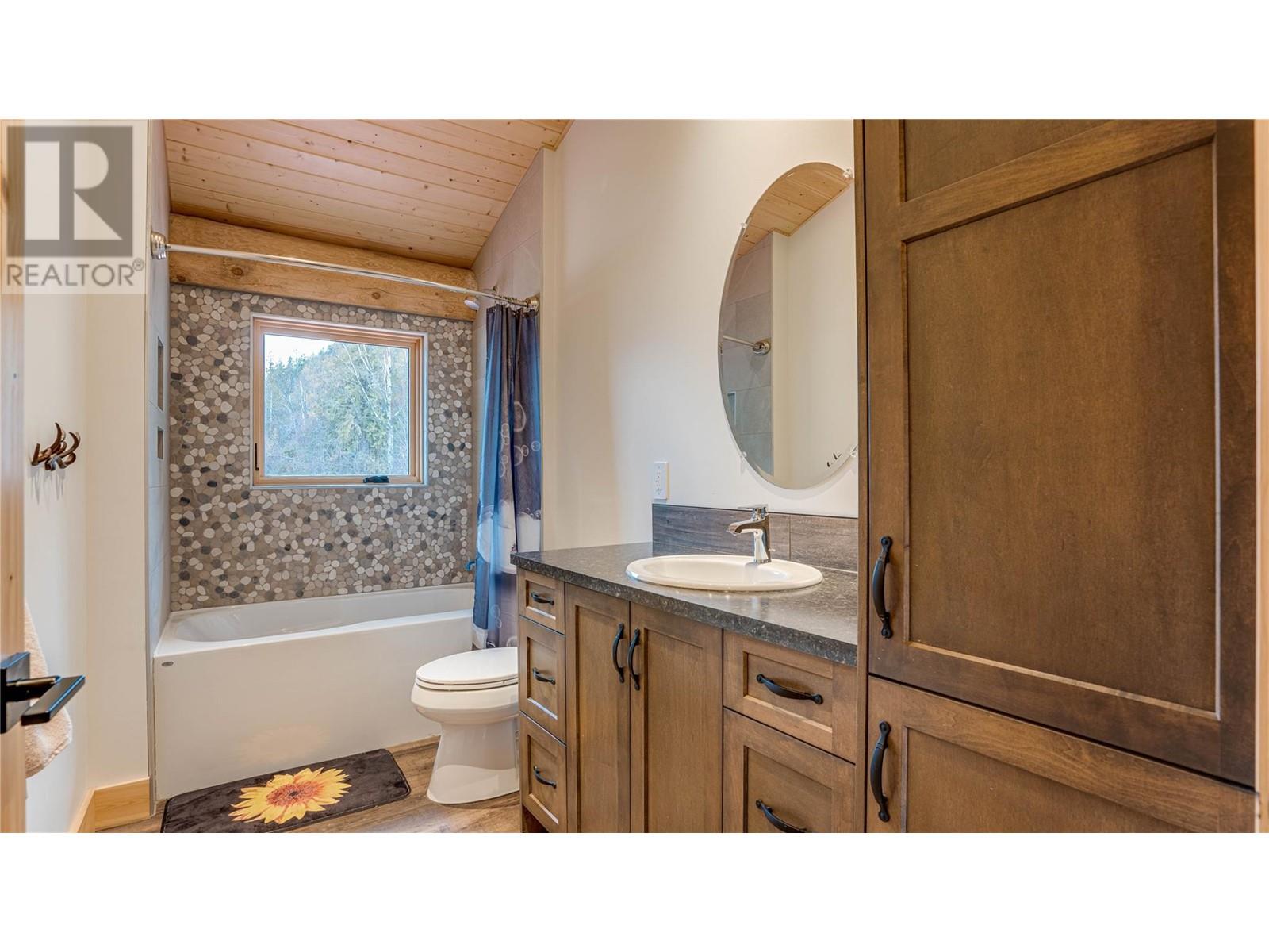 682 Lower Inonoaklin Road, Edgewood