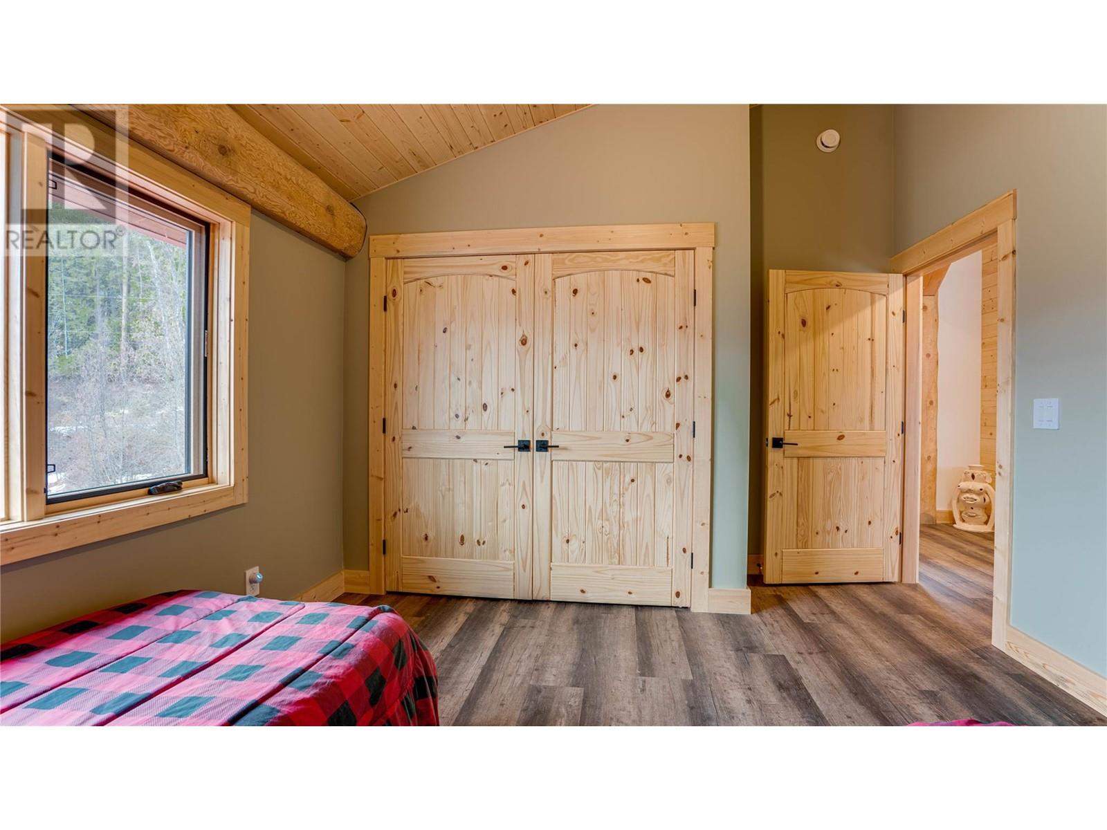 682 Lower Inonoaklin Road, Edgewood