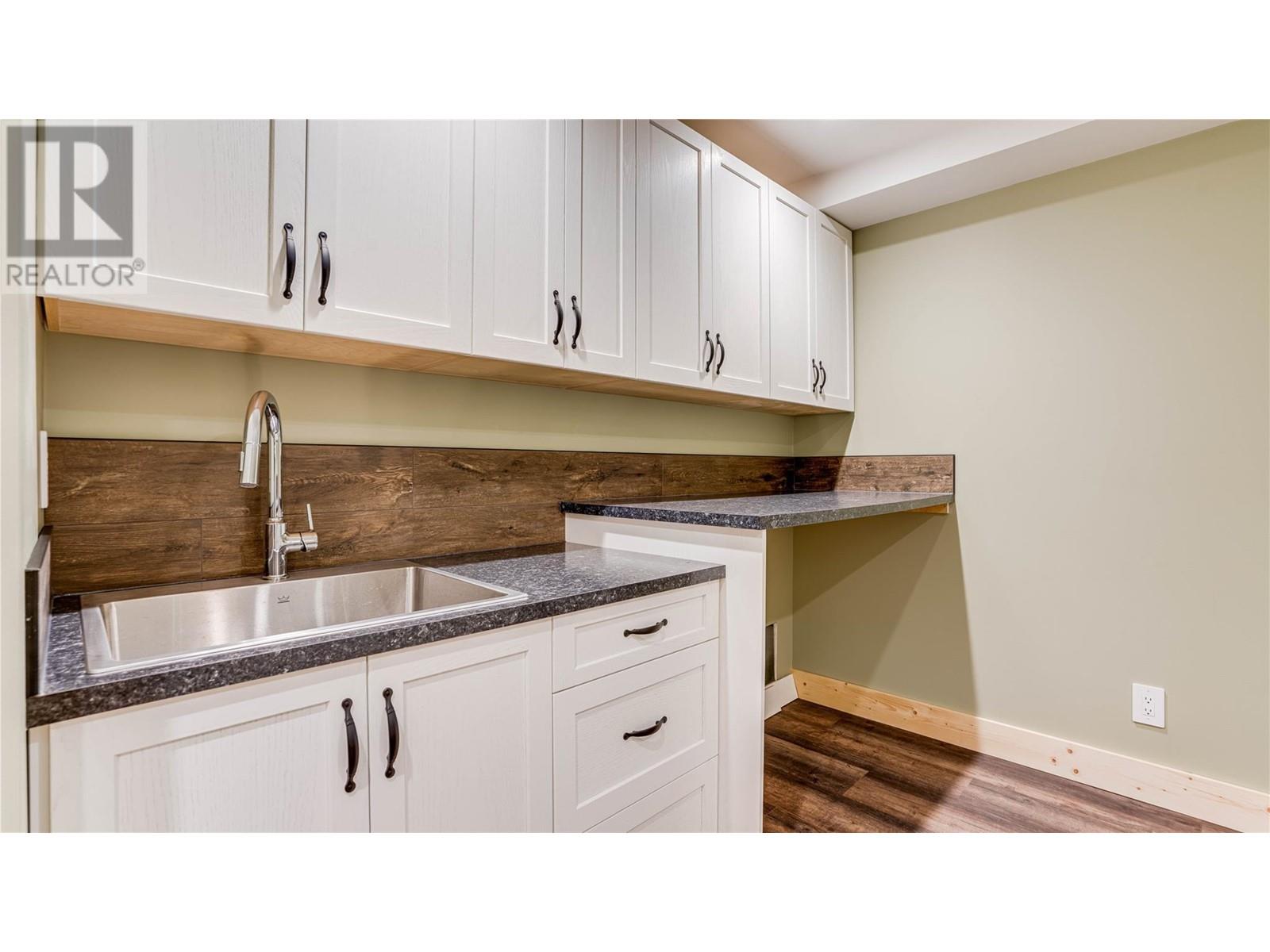 682 Lower Inonoaklin Road, Edgewood