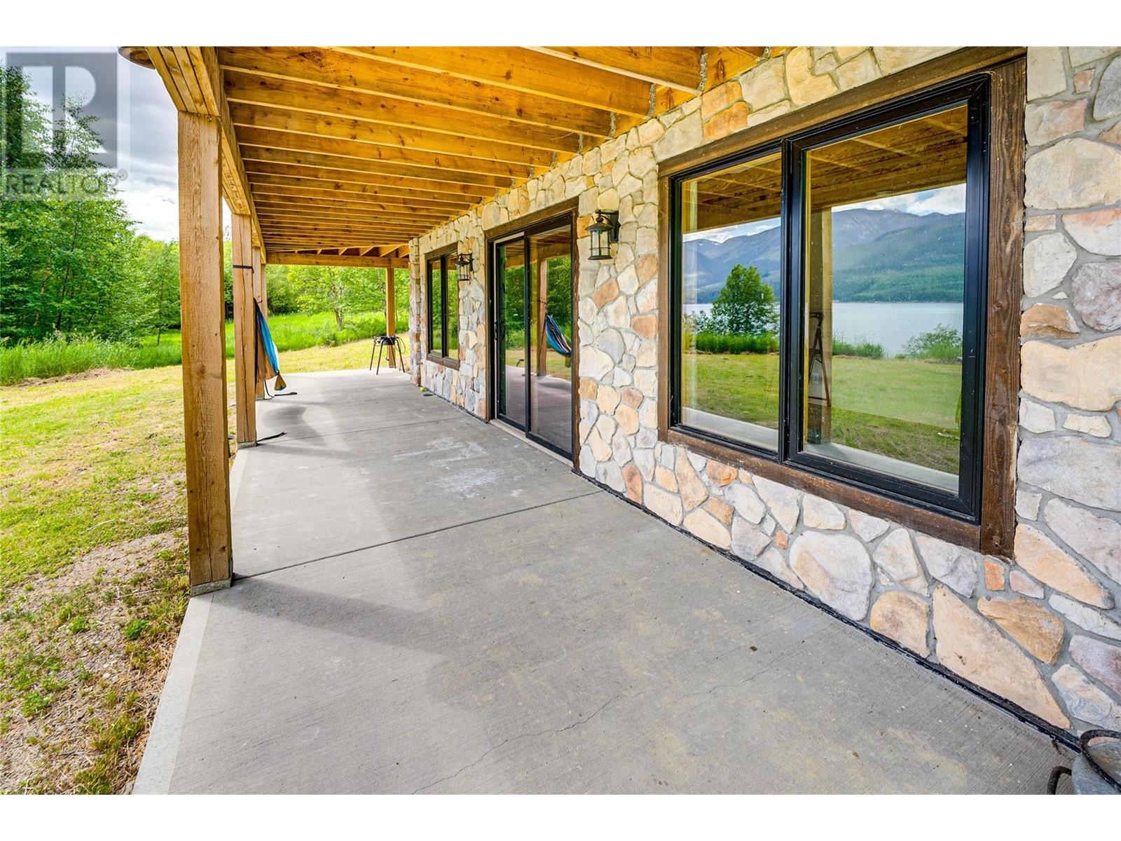 682 Lower Inonoaklin Road, Edgewood