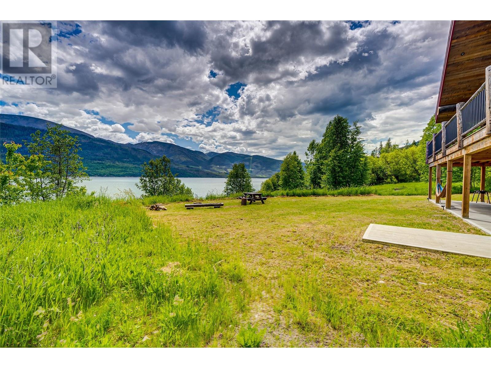 682 Lower Inonoaklin Road, Edgewood