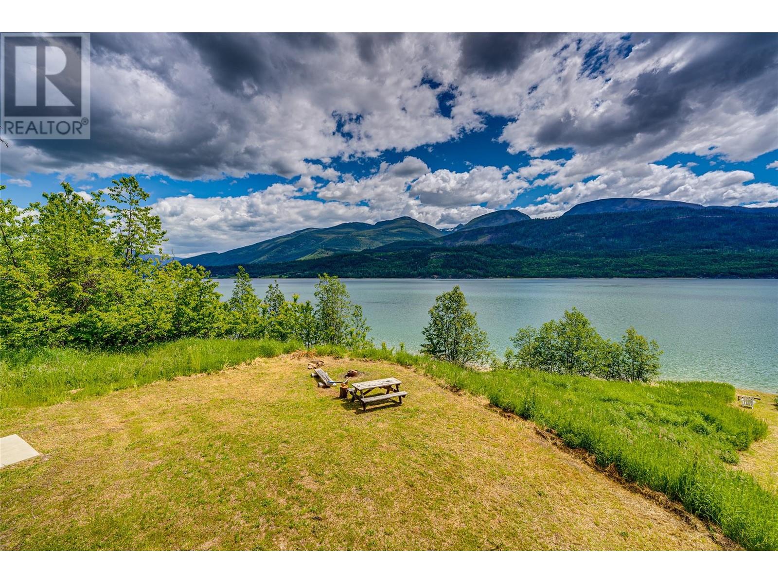 682 Lower Inonoaklin Road, Edgewood