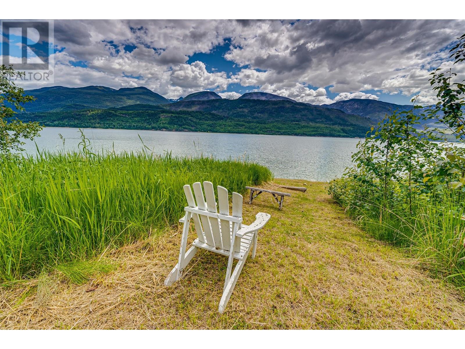 682 Lower Inonoaklin Road, Edgewood