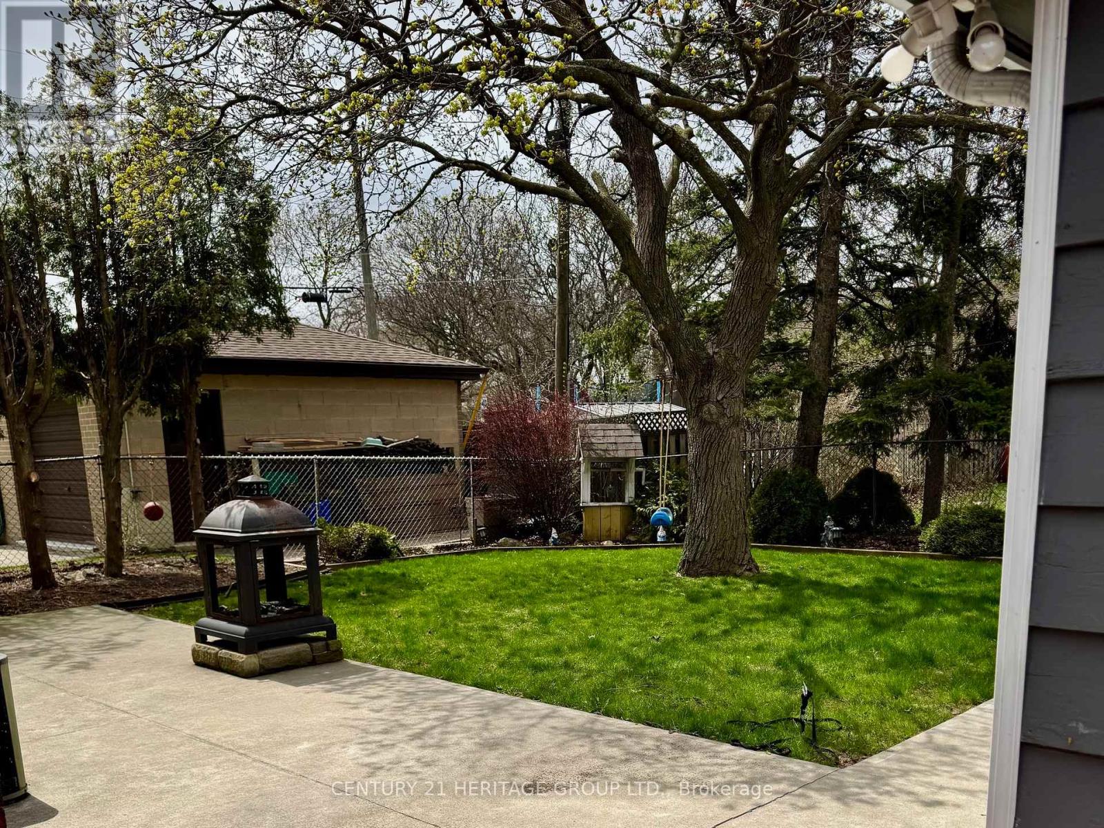 Single Family House Bungalow for Sale in  SHERWOOD RISE Hamilton (Sherwood) 