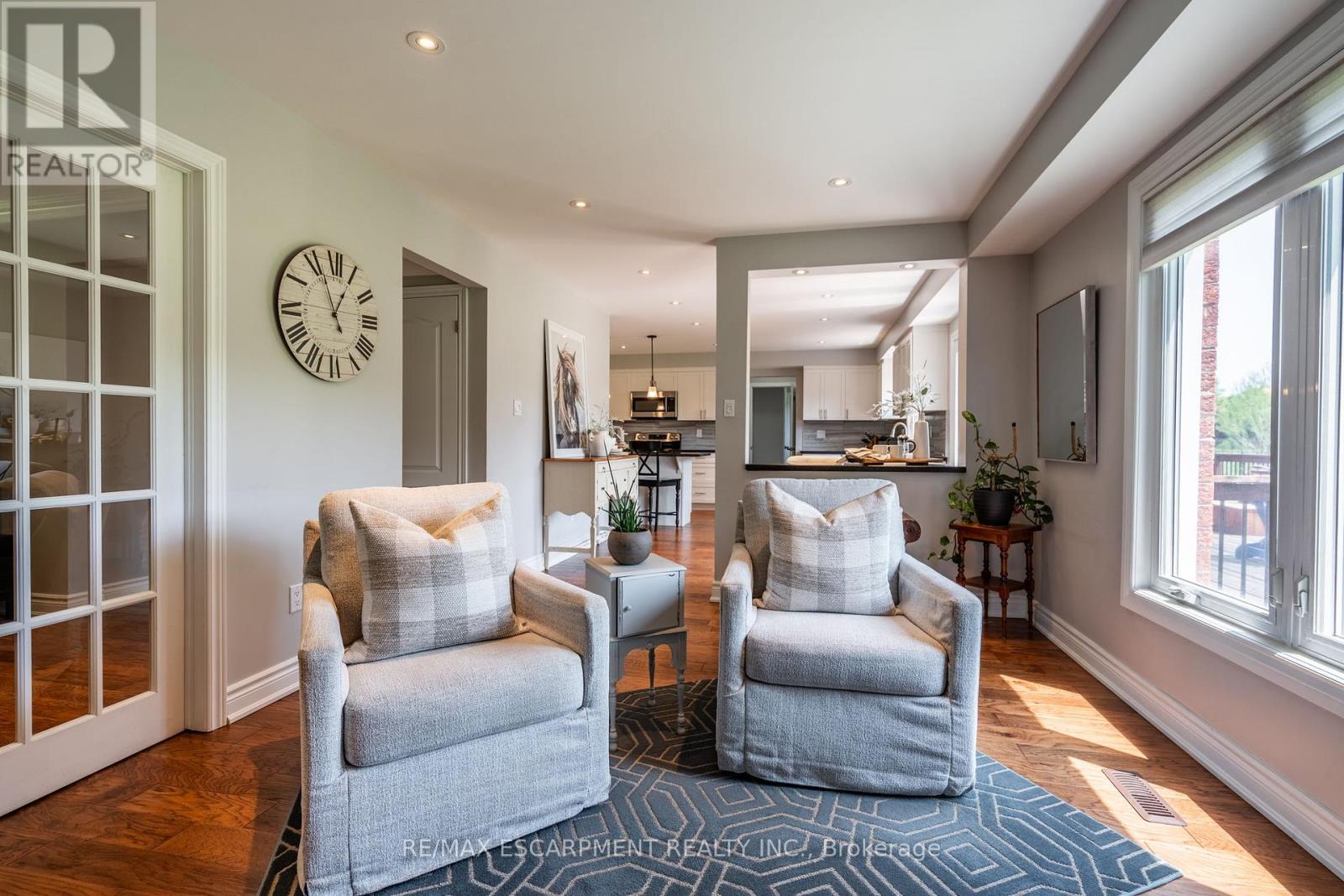 Photo 10 of 19 Savona Crescent, Hamilton ON