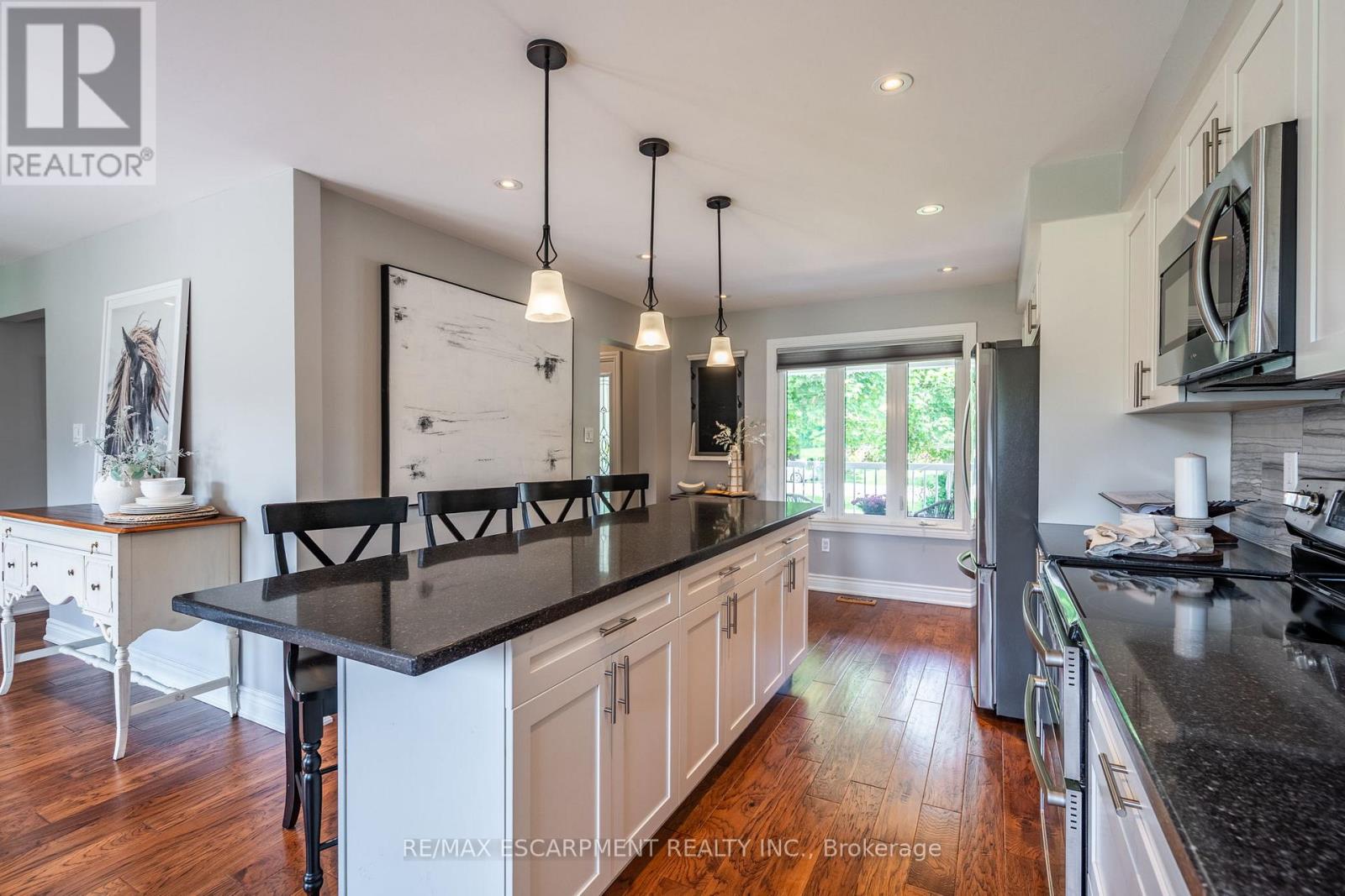 Photo 15 of 19 Savona Crescent, Hamilton ON