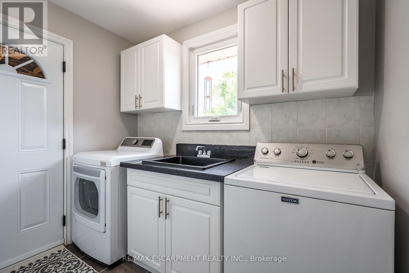 Photo 18 of 19 Savona Crescent, Hamilton ON