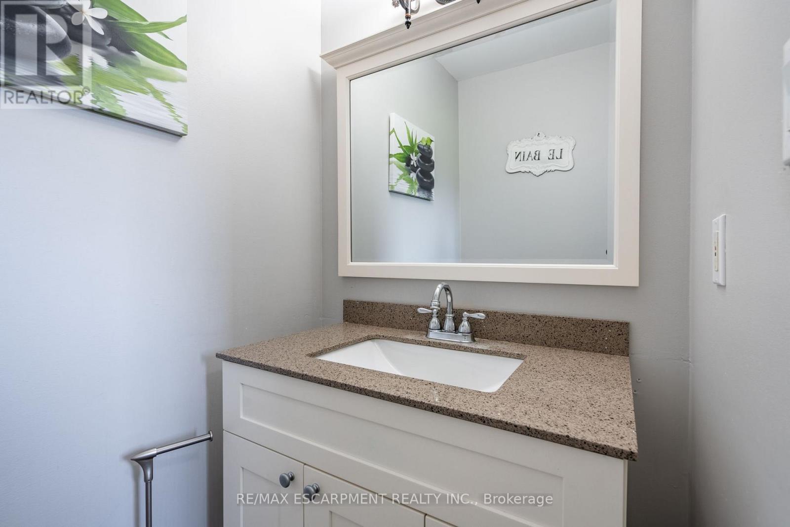 Photo 19 of 19 Savona Crescent, Hamilton ON