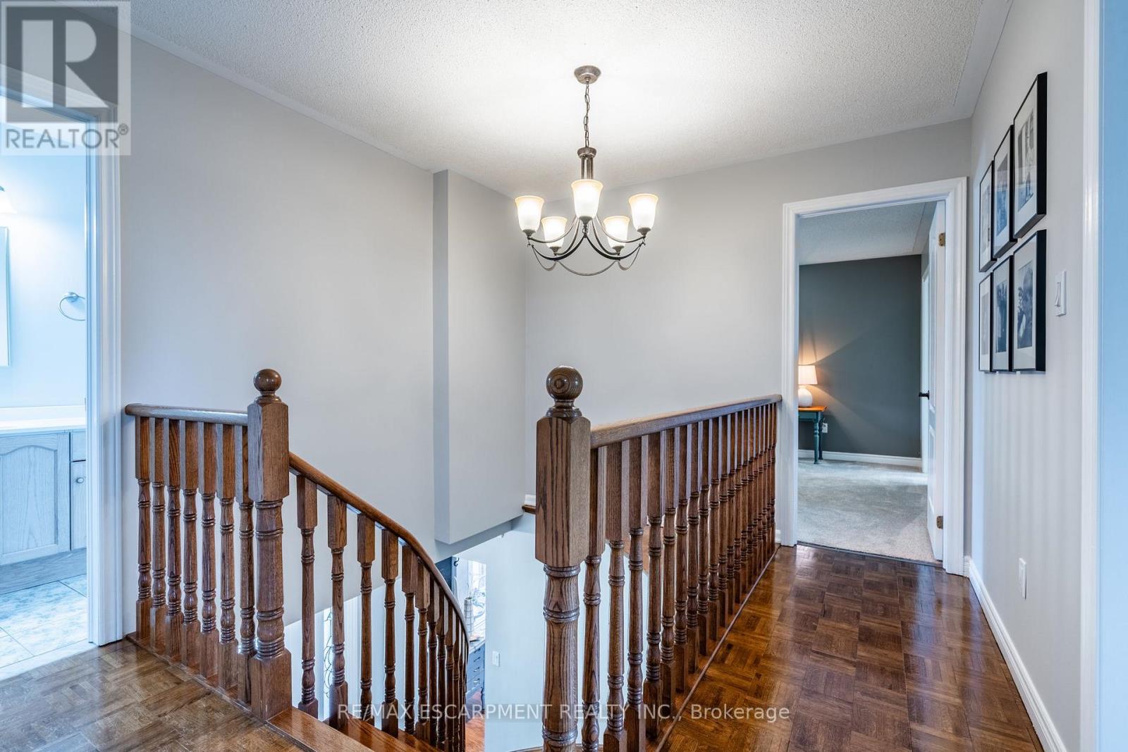 Photo 20 of 19 Savona Crescent, Hamilton ON