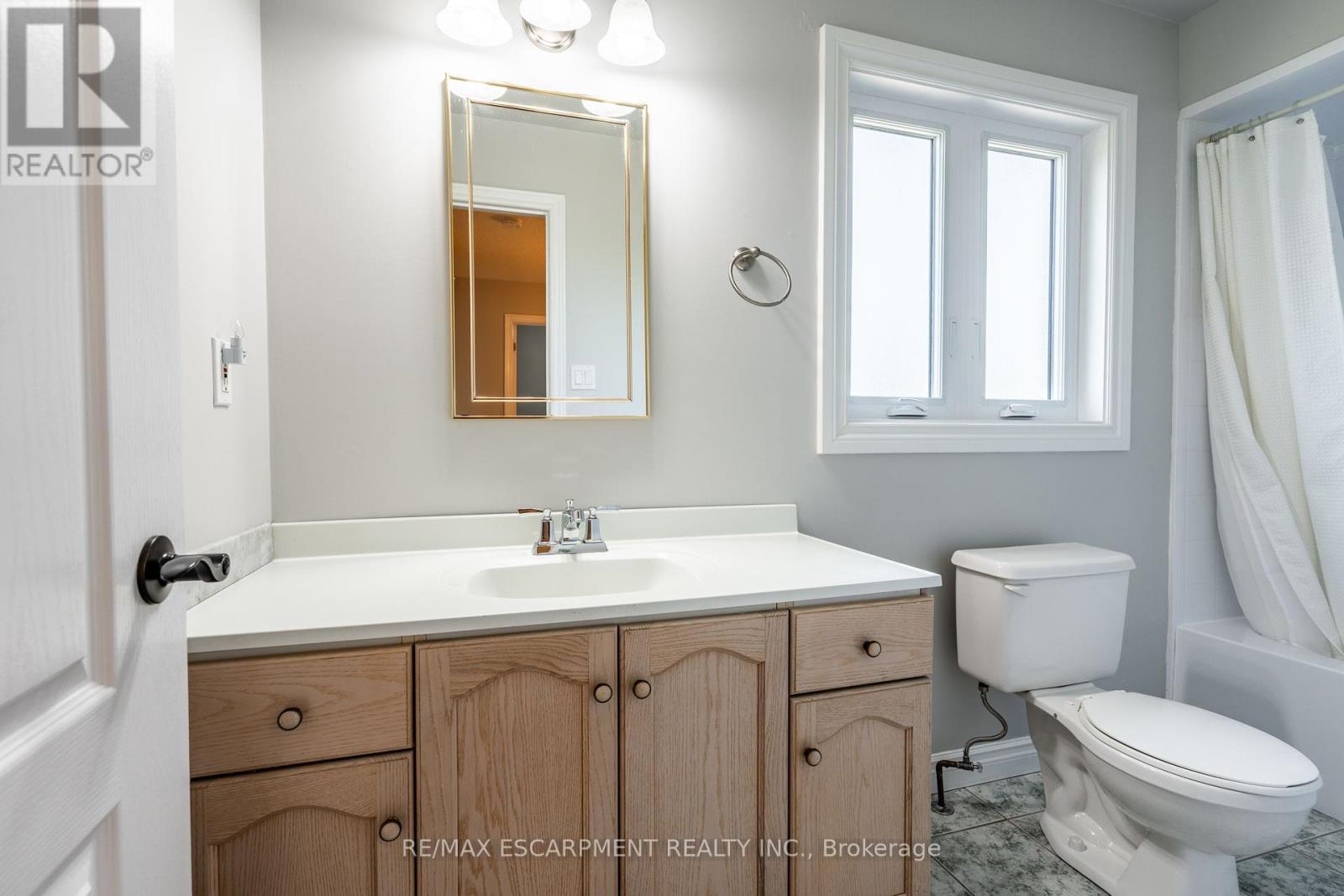 Photo 22 of 19 Savona Crescent, Hamilton ON