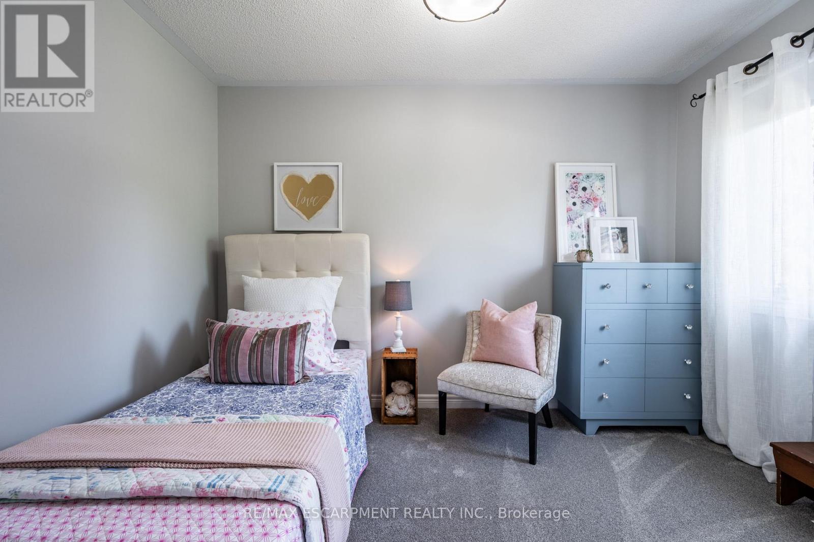 Photo 23 of 19 Savona Crescent, Hamilton ON