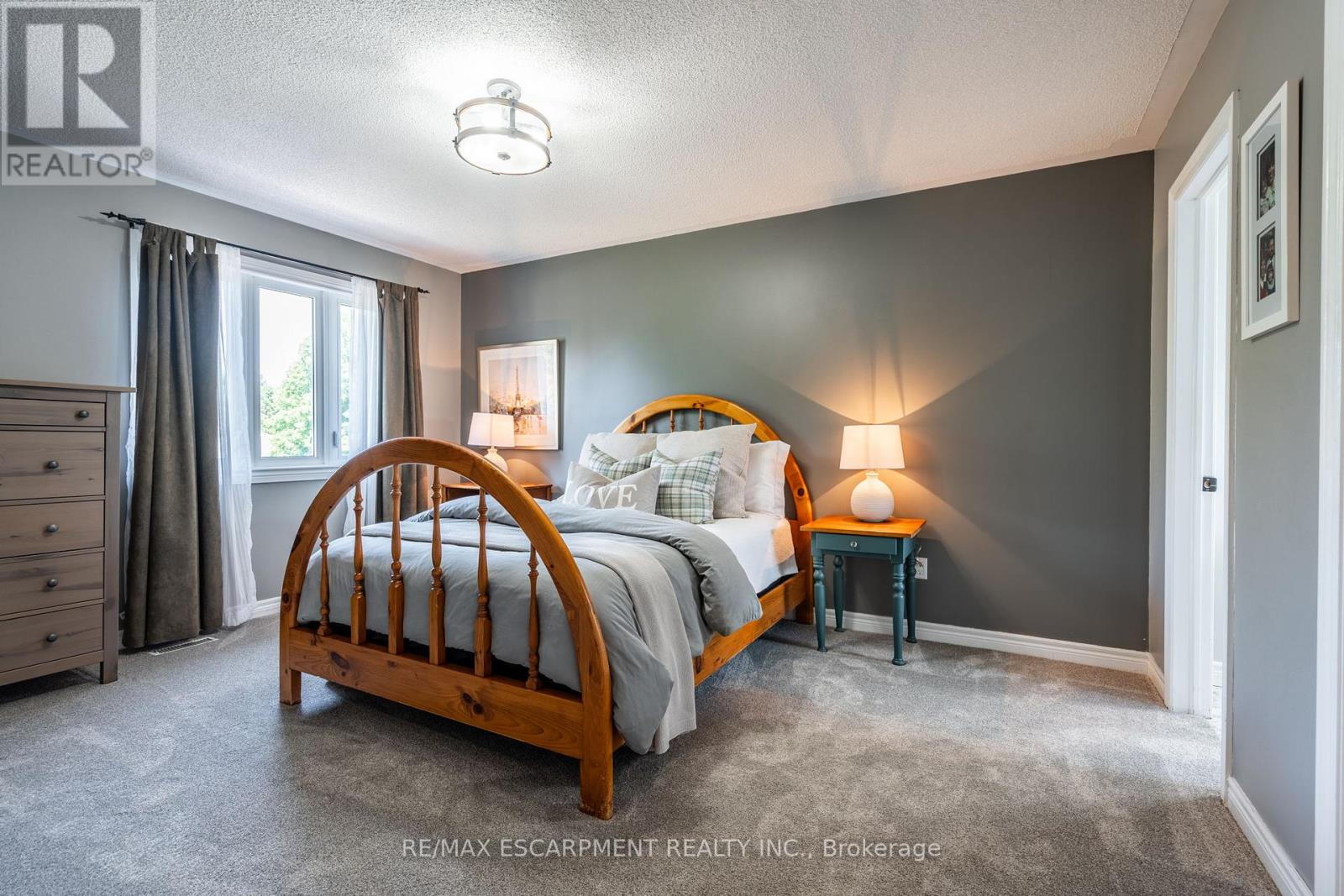 Photo 29 of 19 Savona Crescent, Hamilton ON