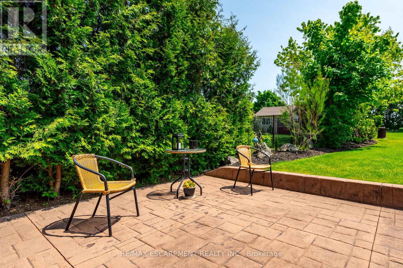 Photo 41 of 19 Savona Crescent, Hamilton ON