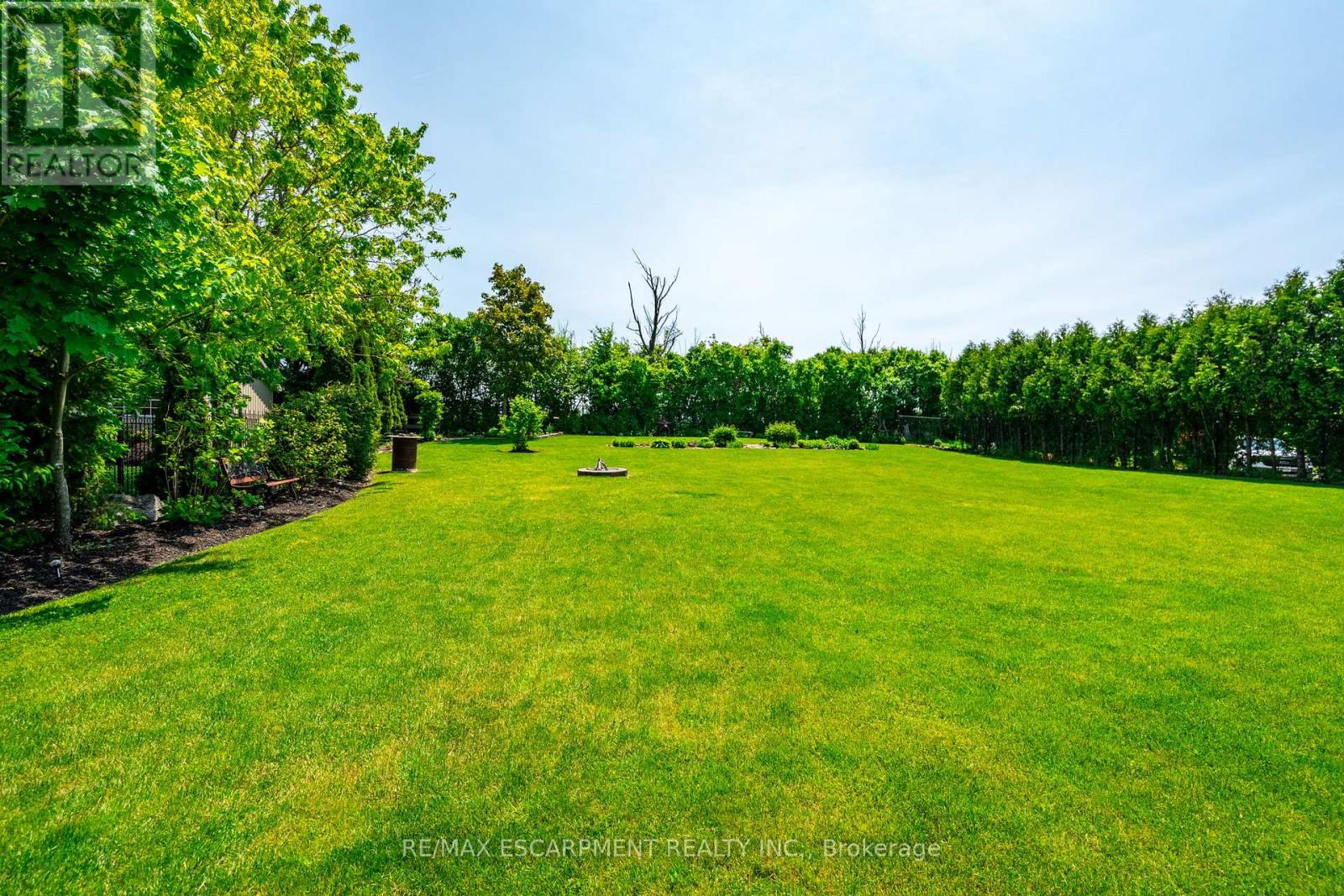 Photo 43 of 19 Savona Crescent, Hamilton ON