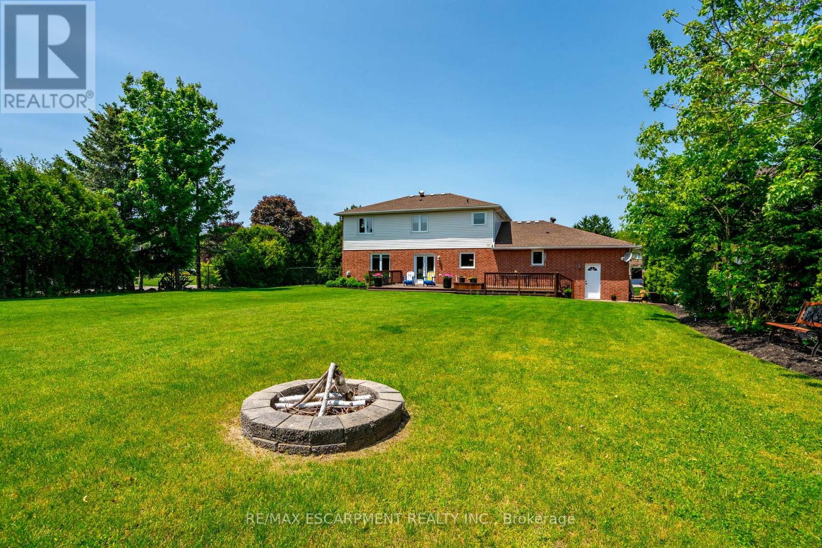 Photo 46 of 19 Savona Crescent, Hamilton ON