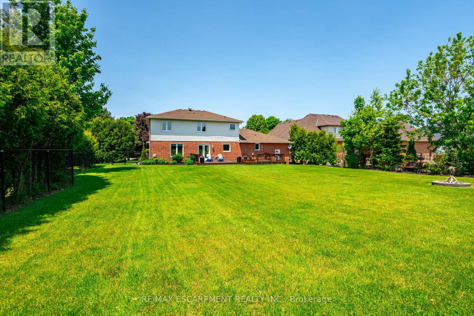 Photo 49 of 19 Savona Crescent, Hamilton ON