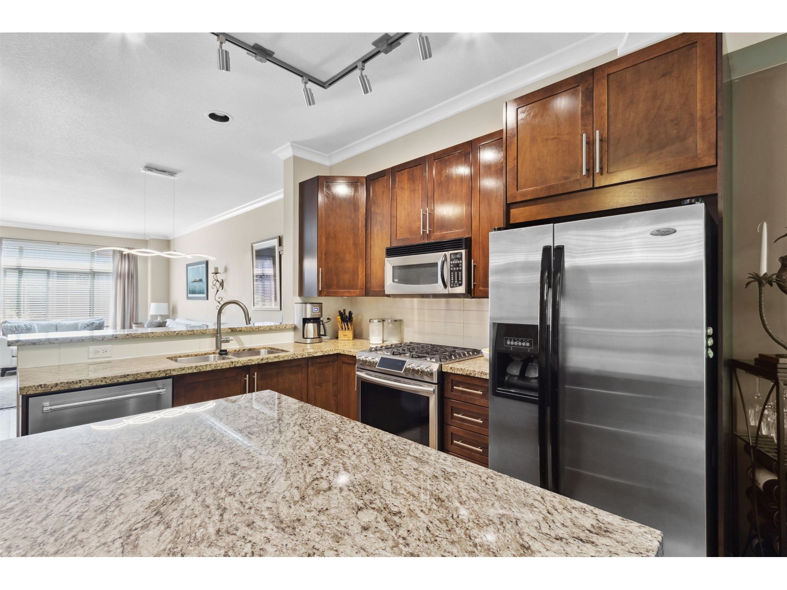 Photo 3 of 29 15151 34 Avenue, Surrey BC