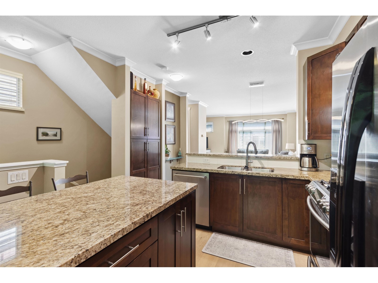 Photo 6 of 29 15151 34 Avenue, Surrey BC