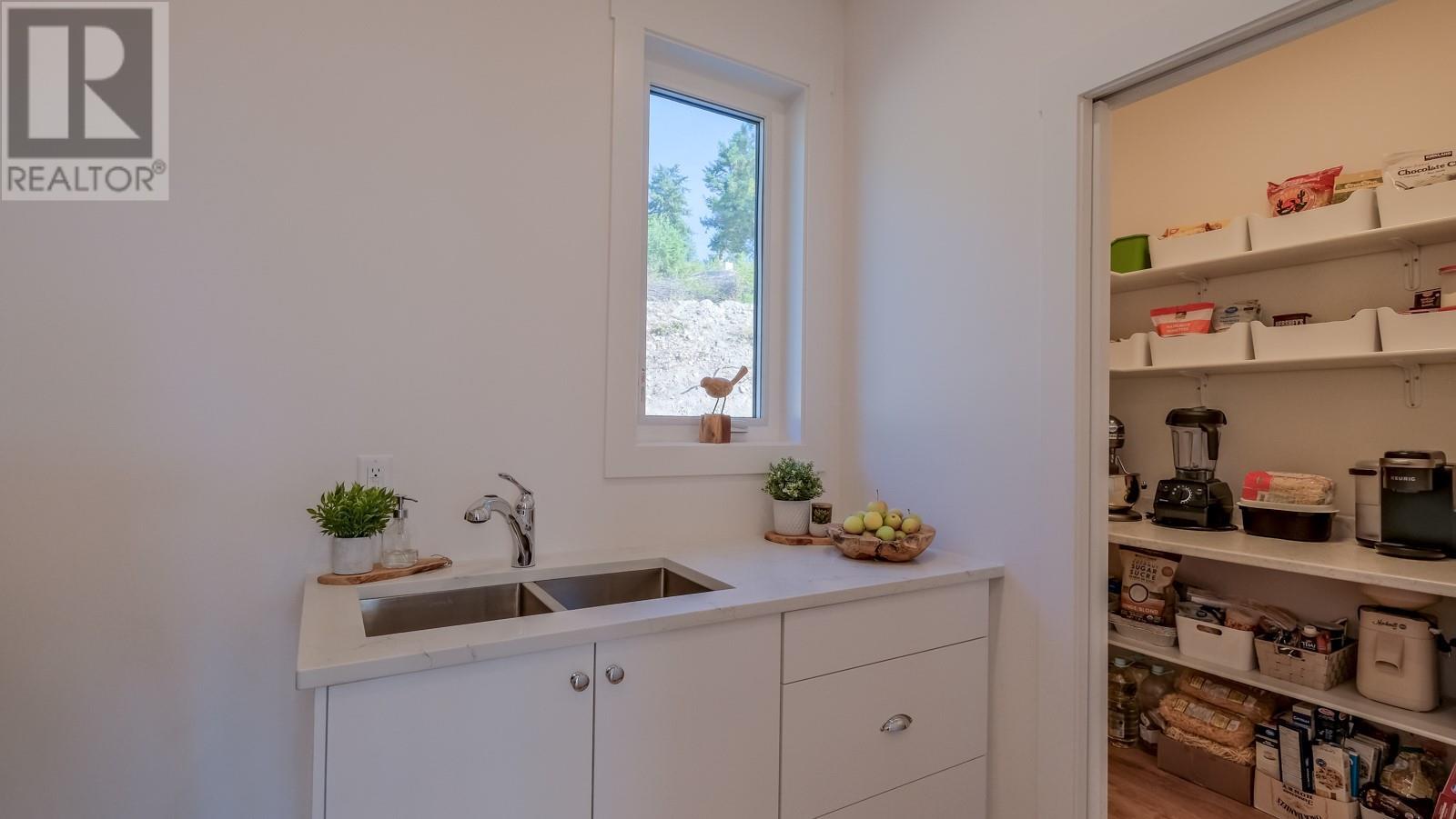  10290 Columbia Way, Vernon