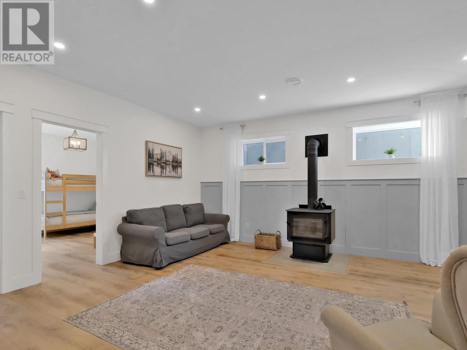  10290 Columbia Way, Vernon