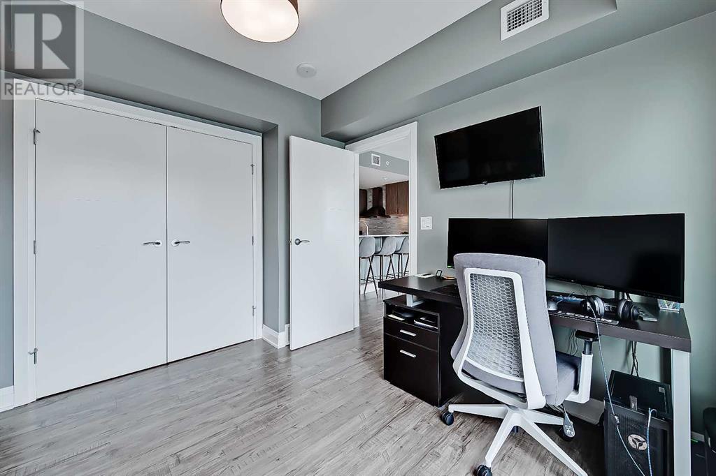 Single Family House for Sale in    Avenue SW Downtown Commercial Core Calgary 