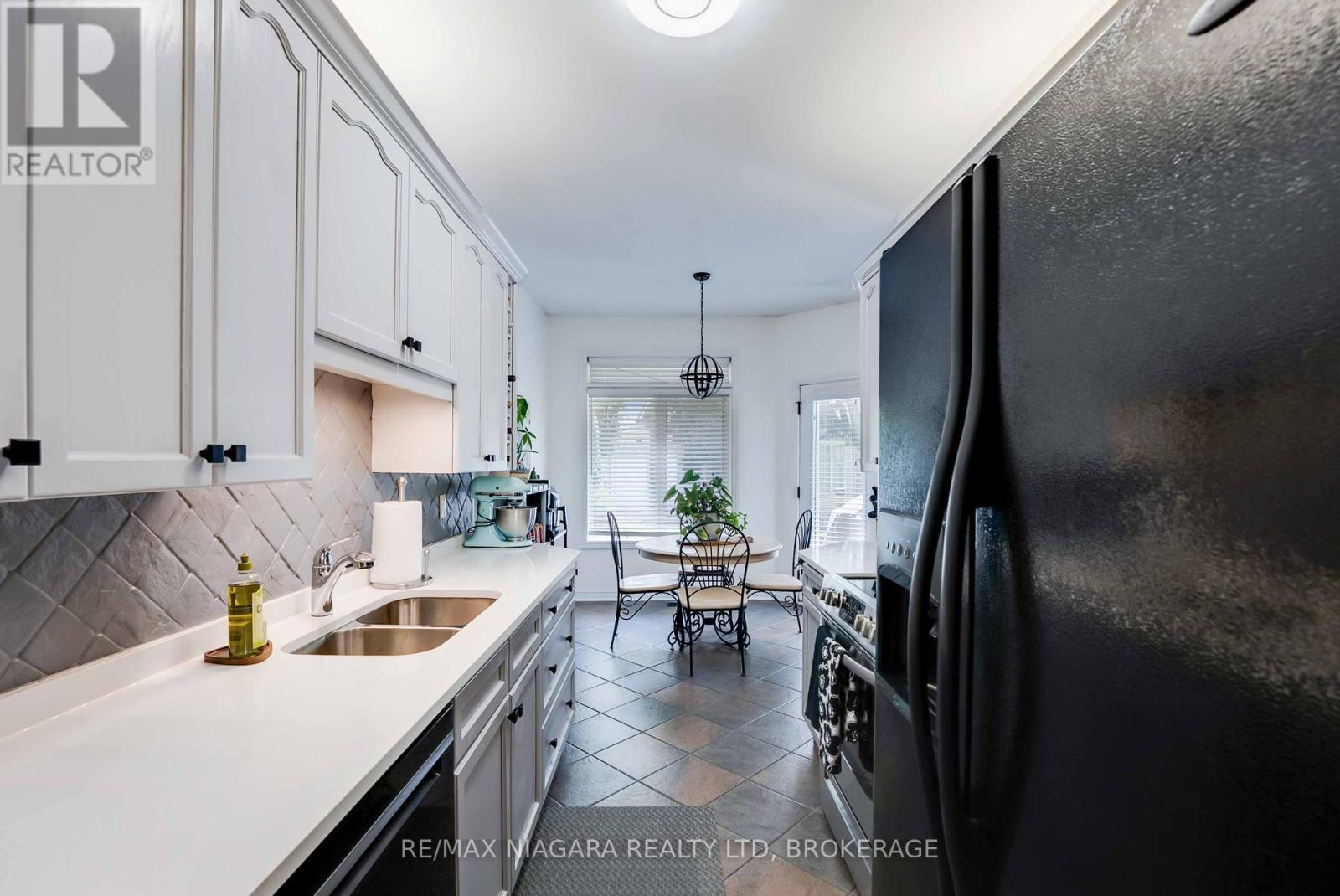 Photo 31 of 4 5200 Dorchester Road, Niagara Falls ON
