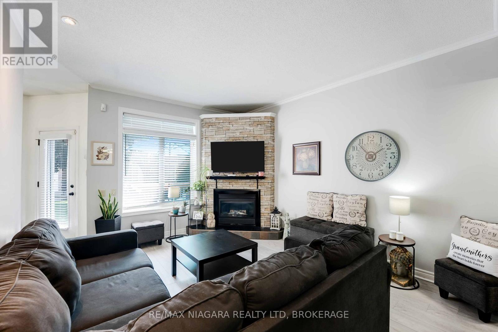 Photo 43 of 4 5200 Dorchester Road, Niagara Falls ON