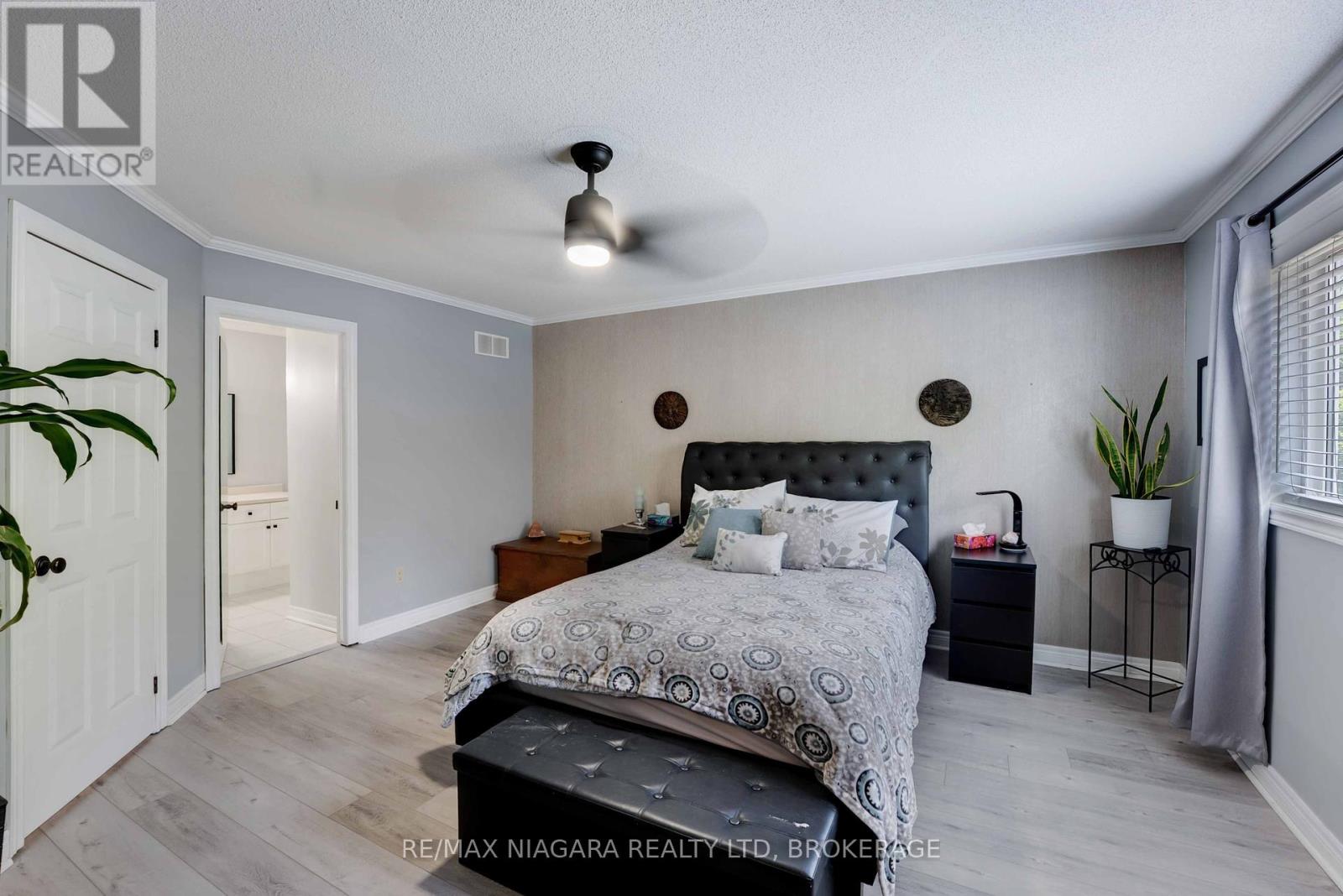 Photo 5 of 4 5200 Dorchester Road, Niagara Falls ON