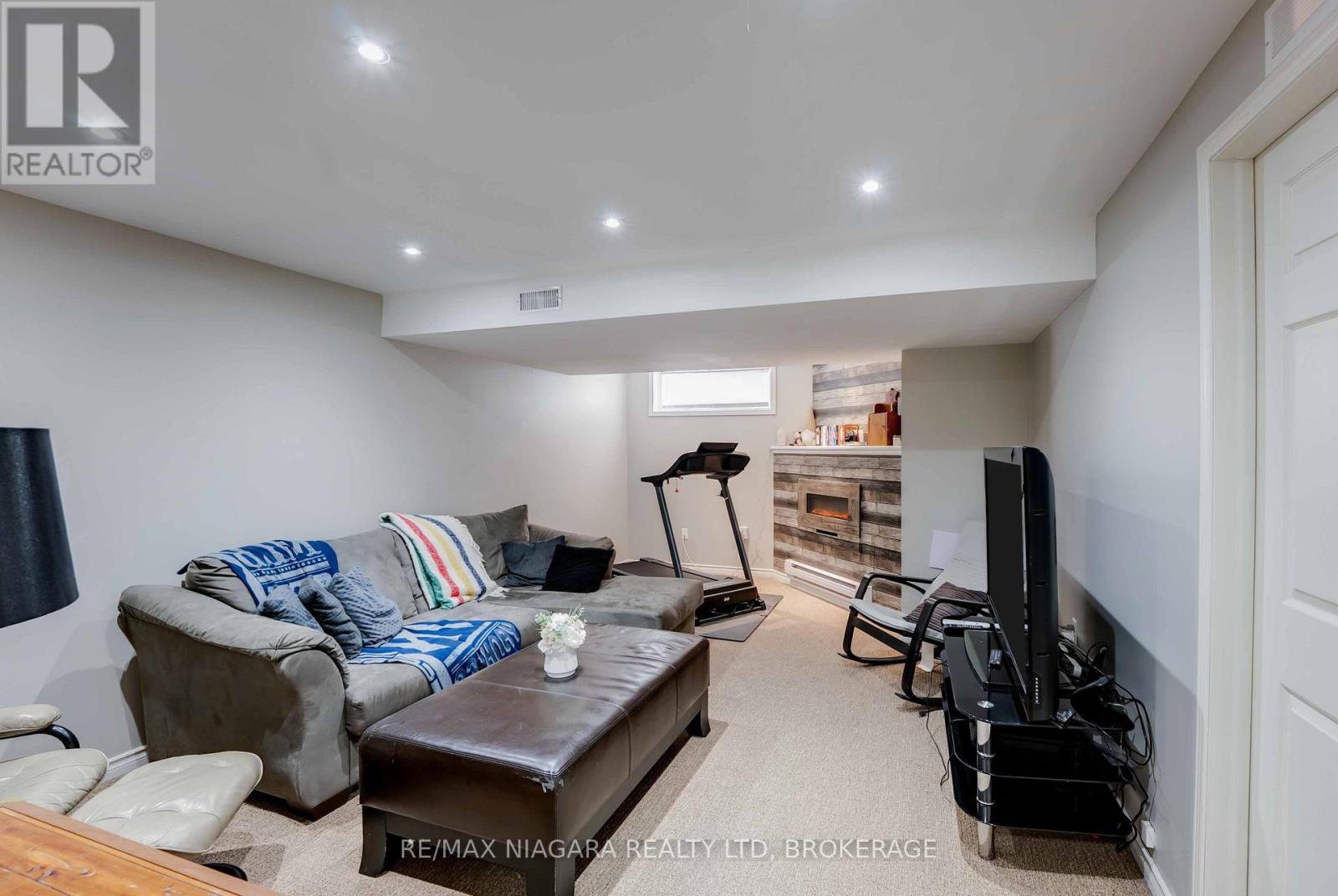 Photo 22 of 4 5200 Dorchester Road, Niagara Falls ON