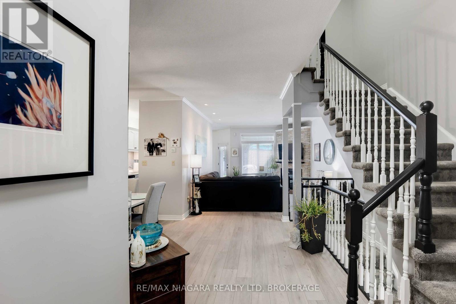 Photo 8 of 4 5200 Dorchester Road, Niagara Falls ON