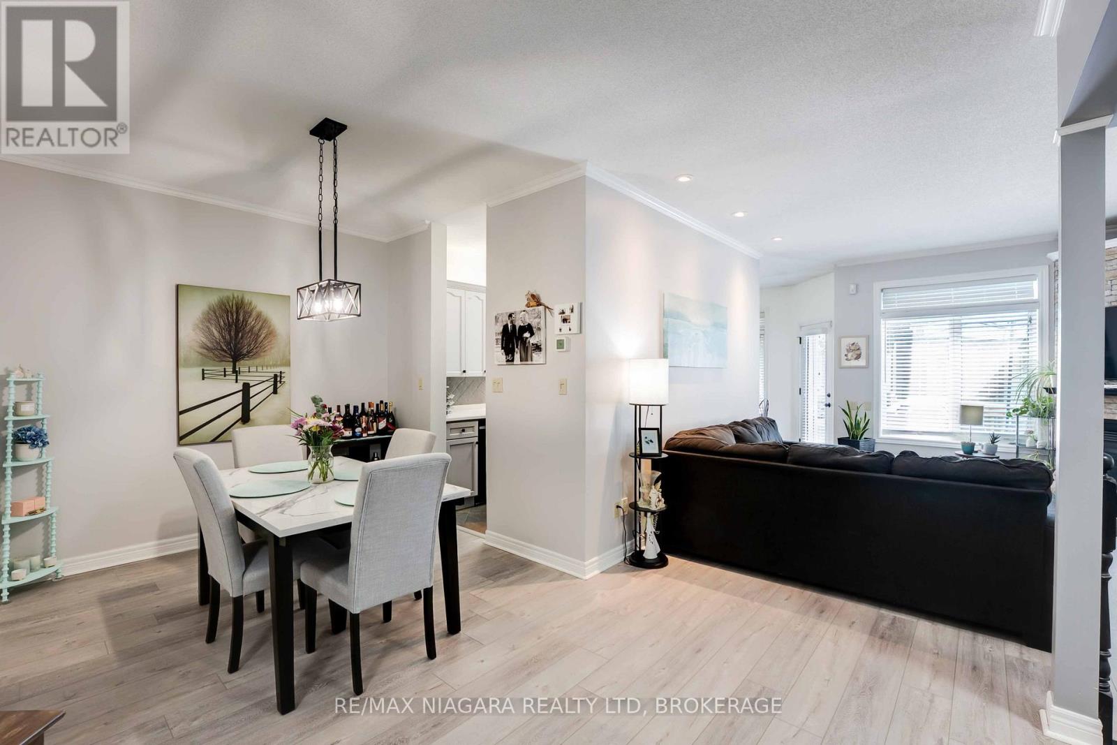 Photo 32 of 4 5200 Dorchester Road, Niagara Falls ON