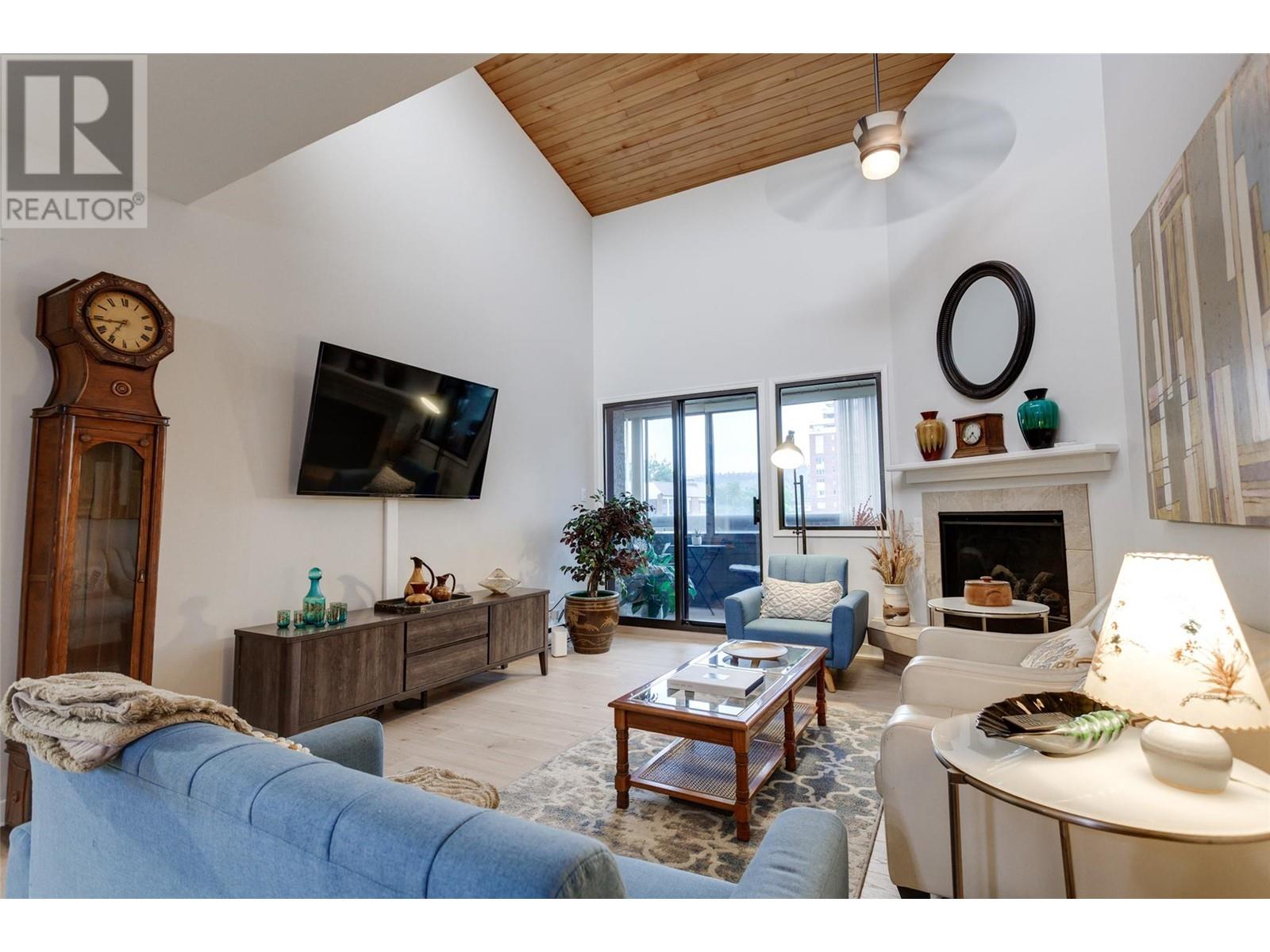 #305 1056 BERNARD AVENUE LOT# 43 - Image 2