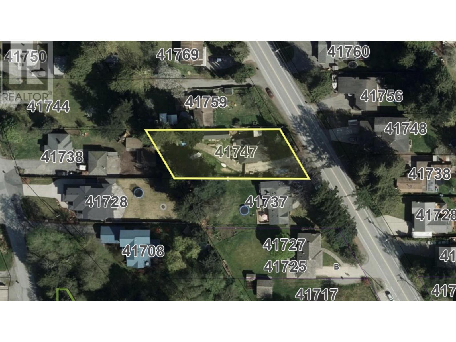 41747 GOVERNMENT ROAD, Squamish