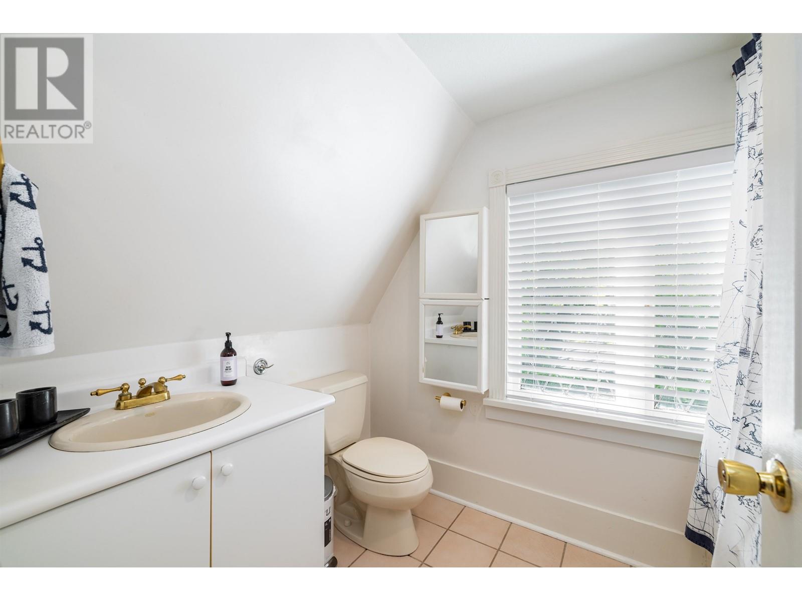 Photo 22 of 4343 W 11 Th Avenue, Vancouver BC