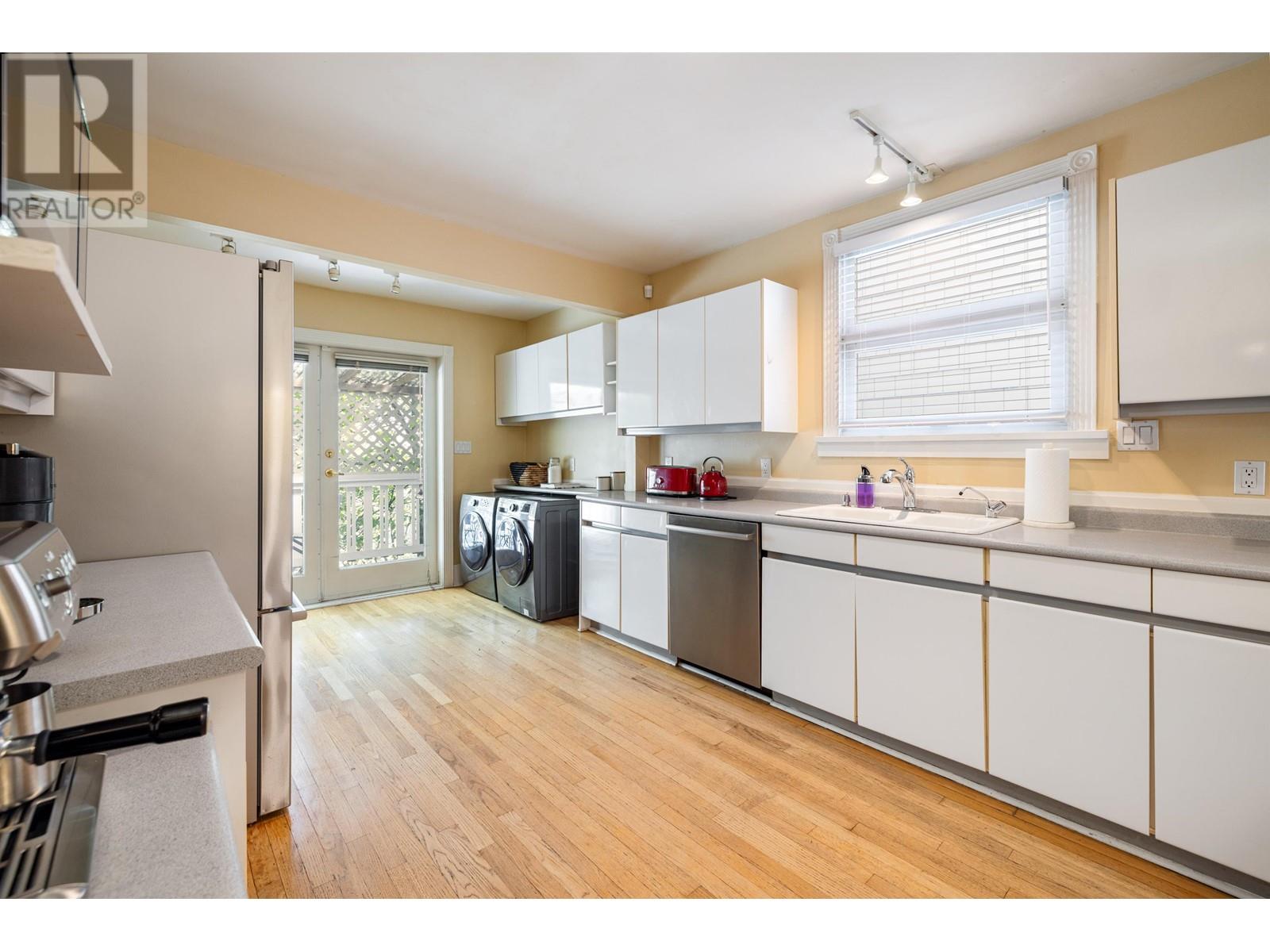Photo 8 of 4343 W 11 Th Avenue, Vancouver BC