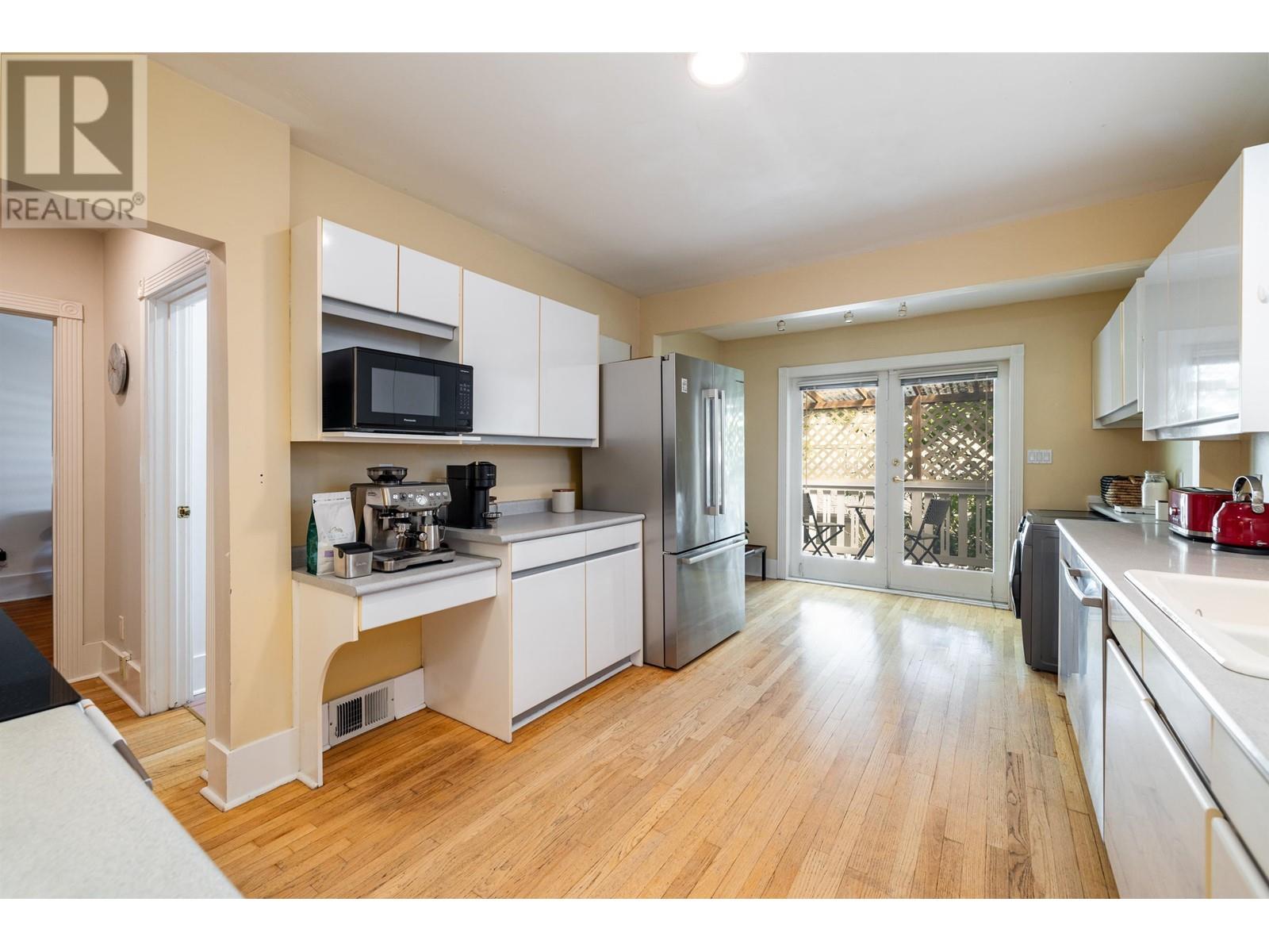 Photo 10 of 4343 W 11 Th Avenue, Vancouver BC