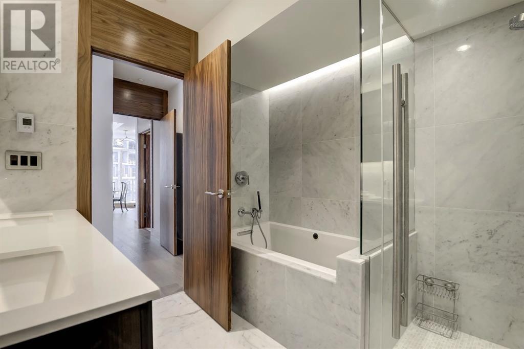 Single Family House High rise for Sale in    Avenue SW Eau Claire Calgary 