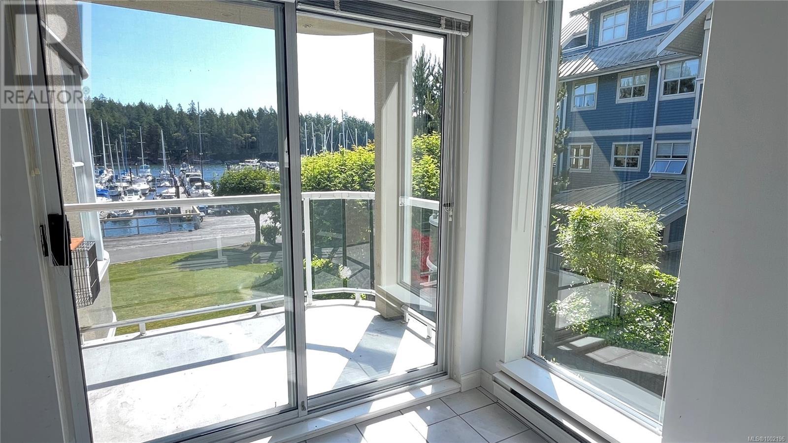 201 566 Stewart Ave, Nanaimo