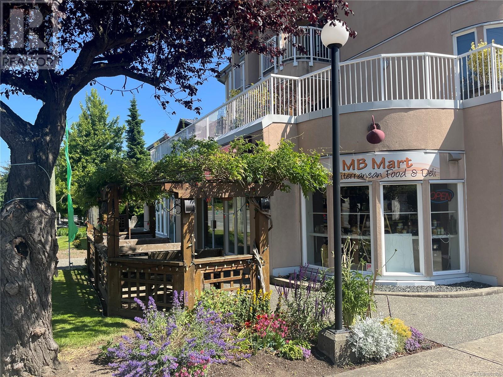 201 566 Stewart Ave, Nanaimo